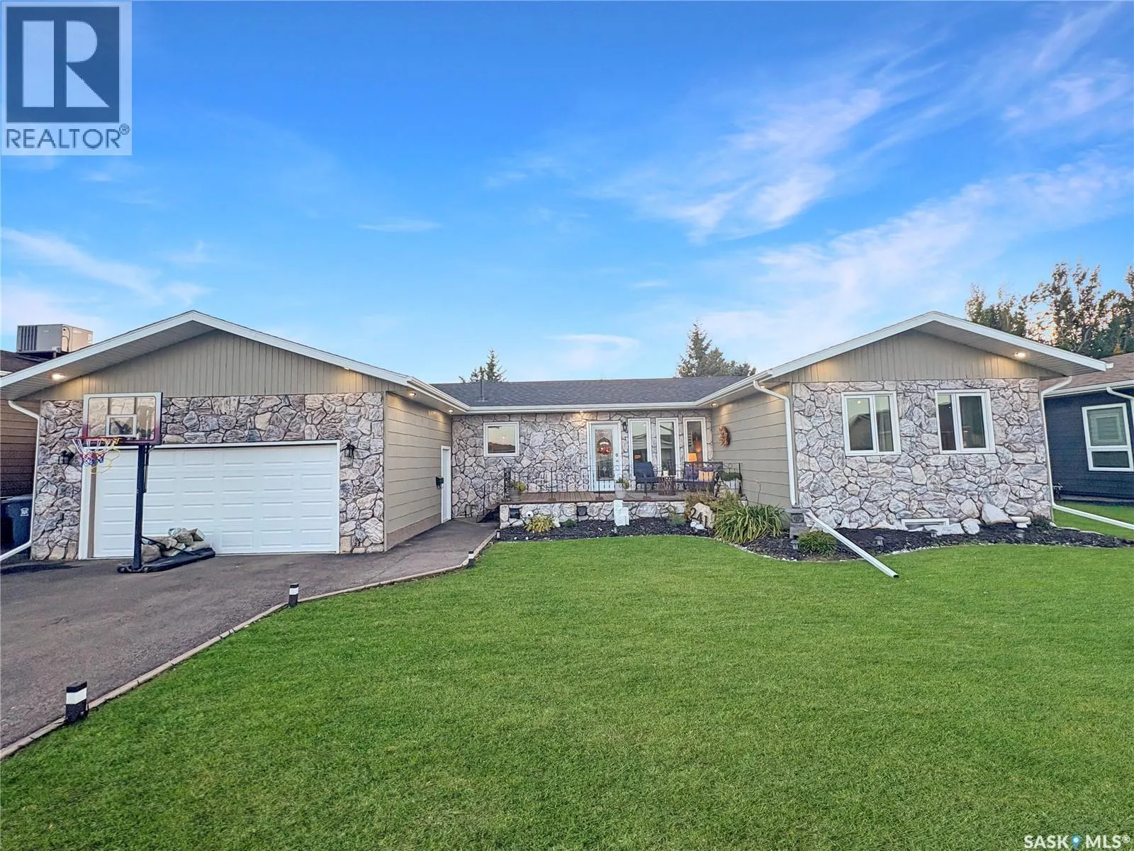 241 Riverbend CRESCENT