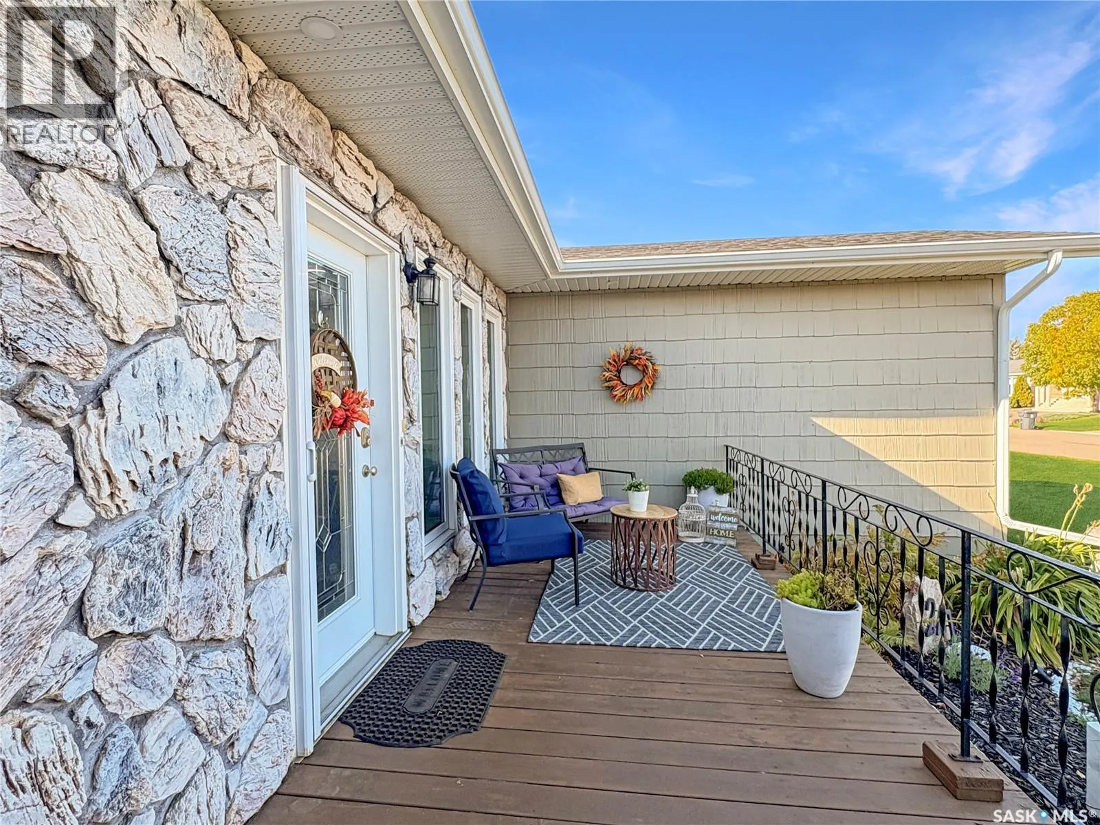 241 Riverbend CRESCENT