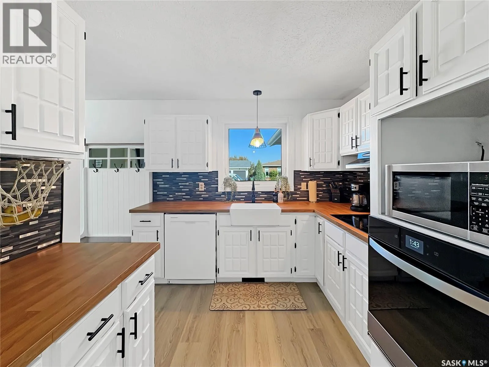 241 Riverbend CRESCENT