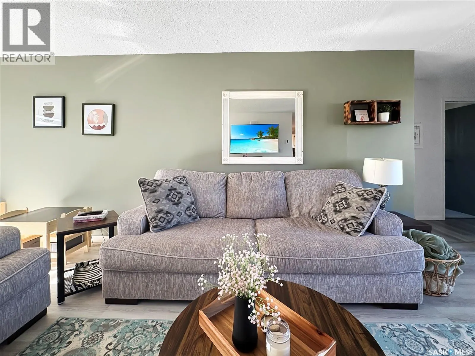 241 Riverbend CRESCENT