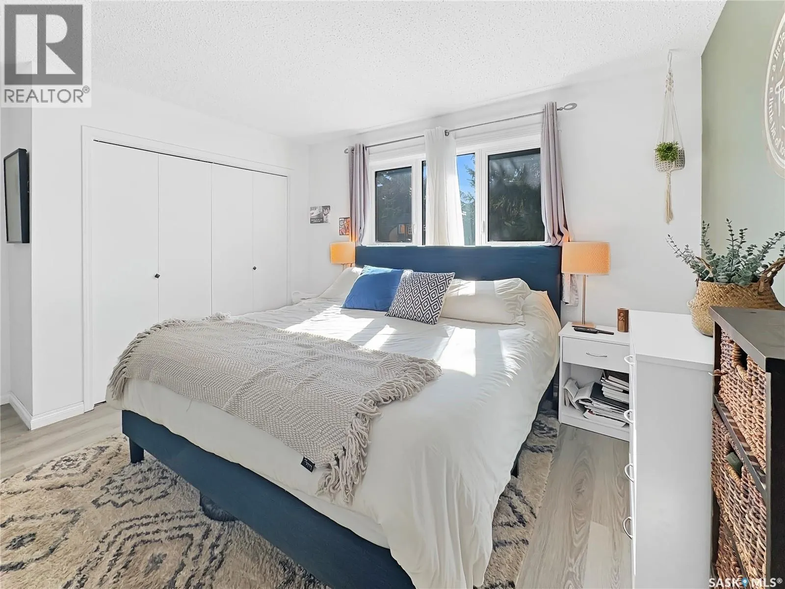 241 Riverbend CRESCENT