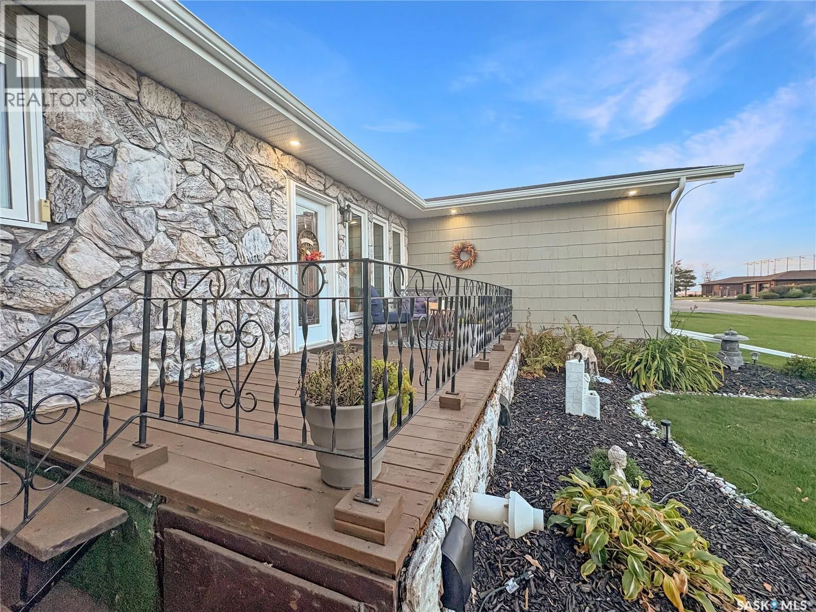241 Riverbend CRESCENT
