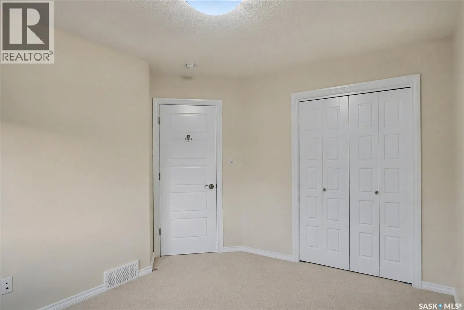 236 4002 Sandhill CRESCENT