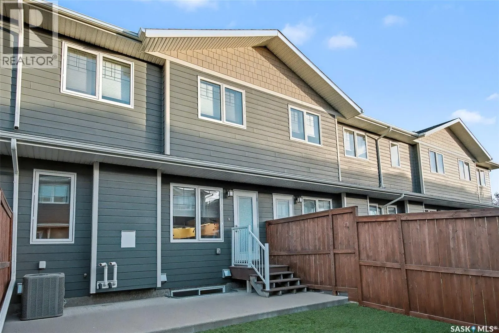 236 4002 Sandhill CRESCENT