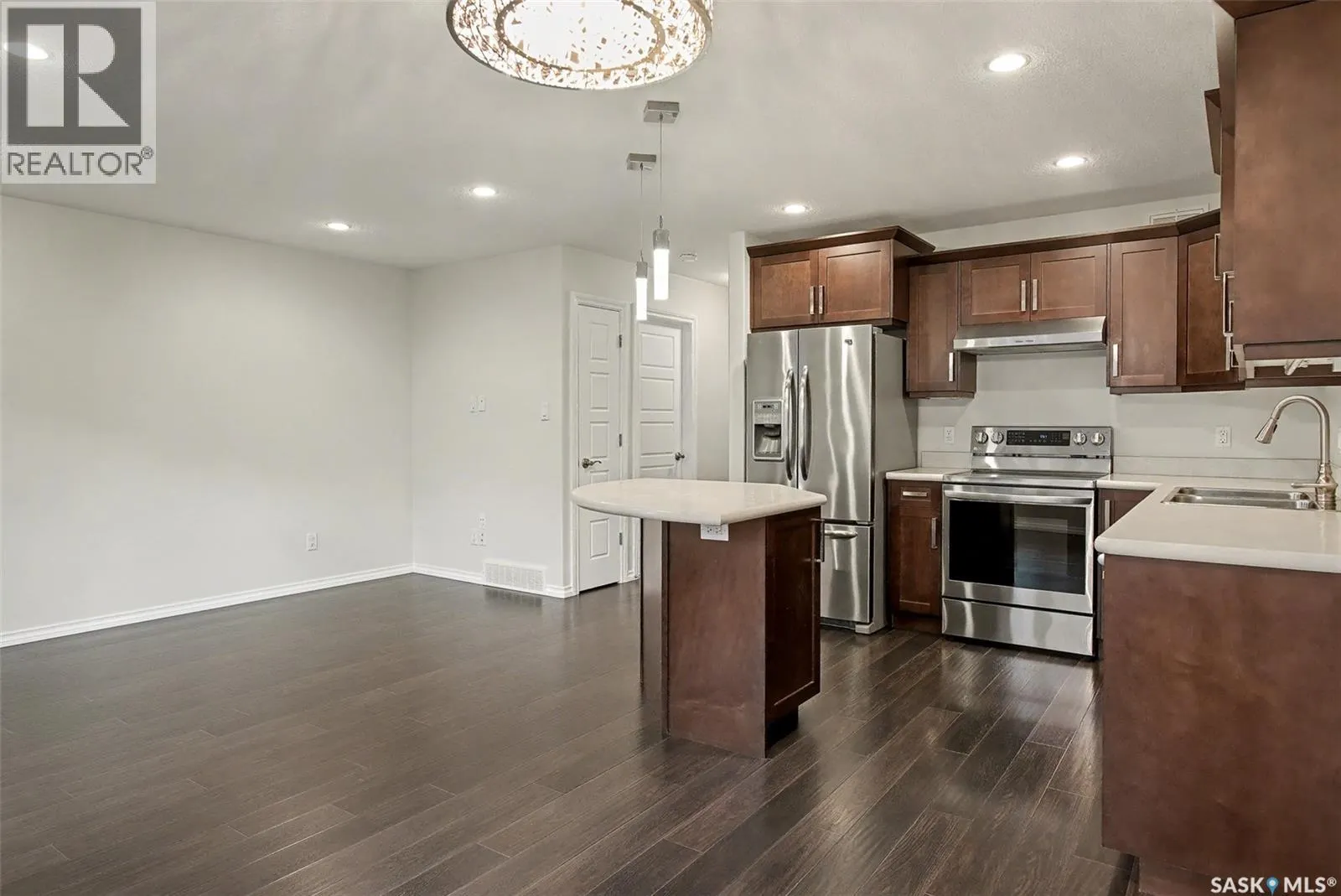 236 4002 Sandhill CRESCENT