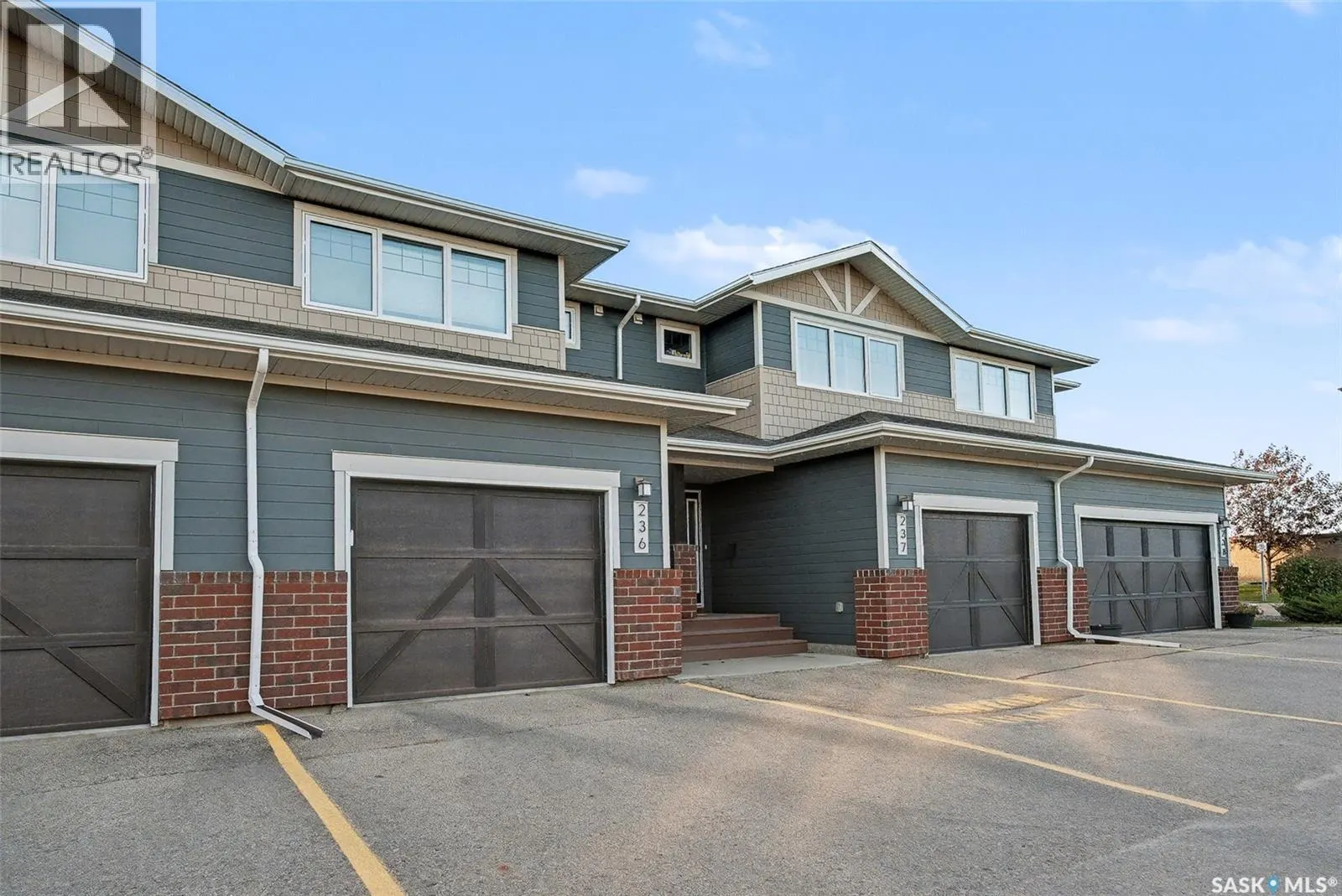 236 4002 Sandhill CRESCENT