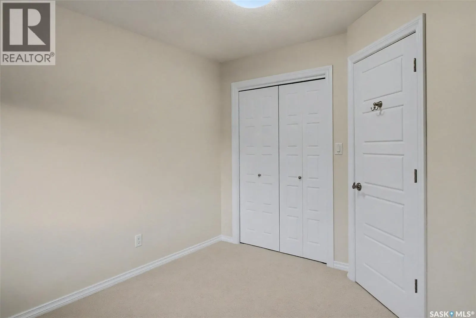 236 4002 Sandhill CRESCENT