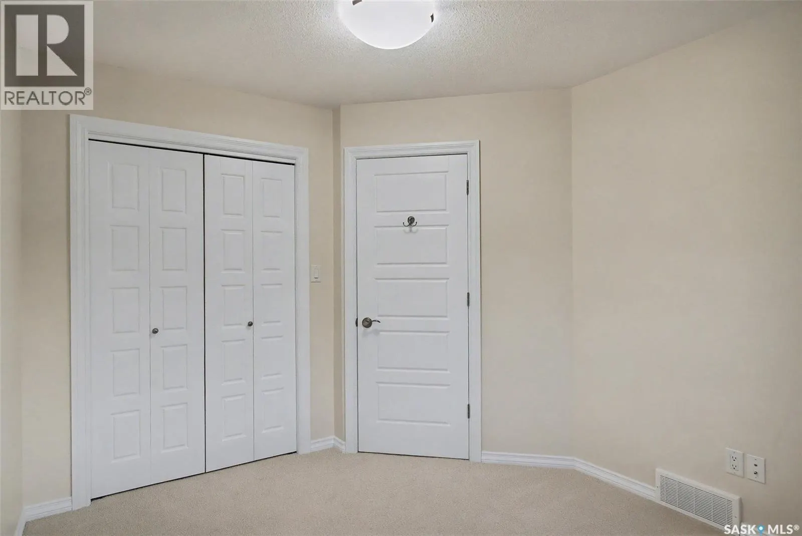 236 4002 Sandhill CRESCENT