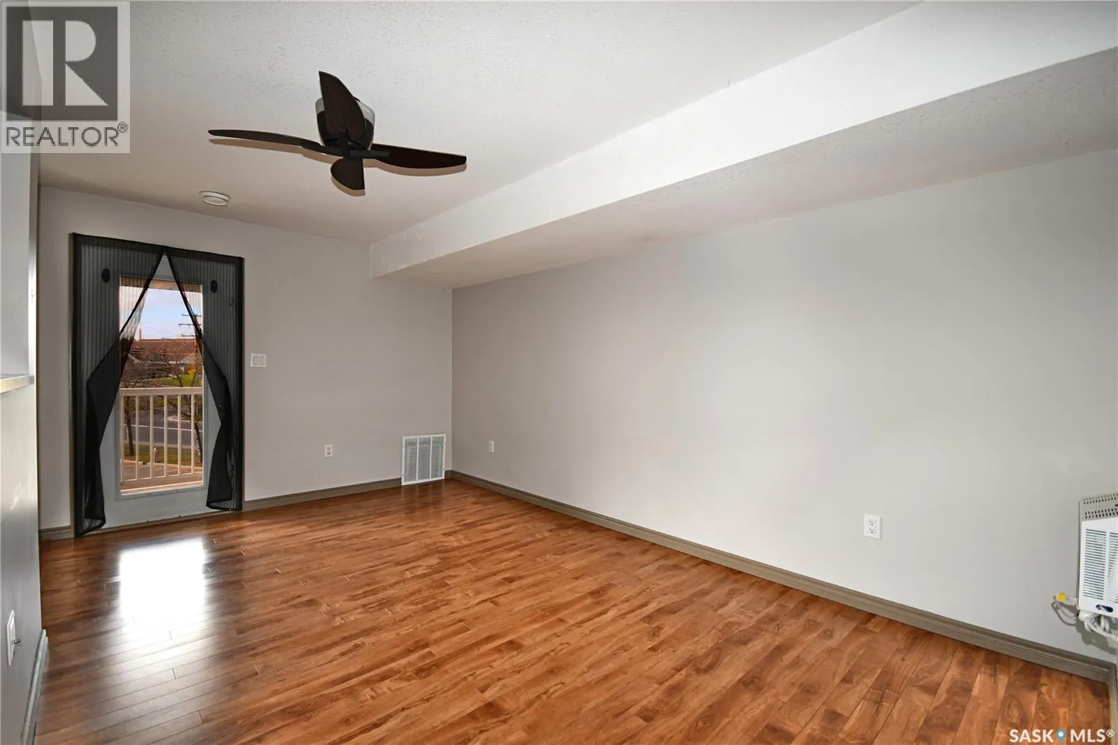 205 515 28th STREET E
