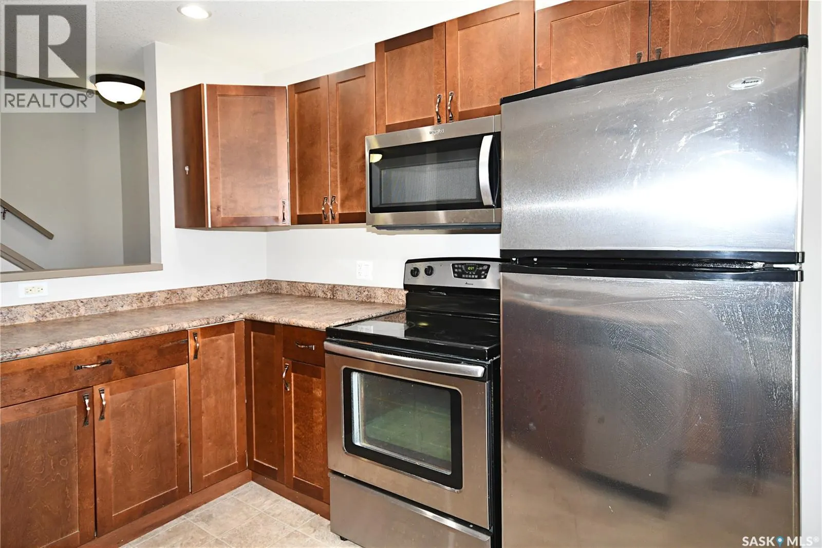 205 515 28th STREET E