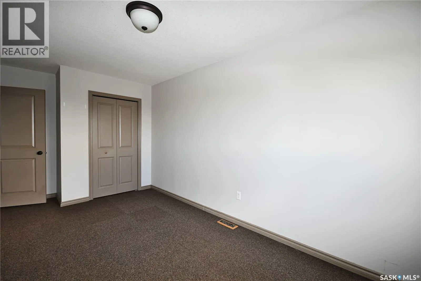 205 515 28th STREET E