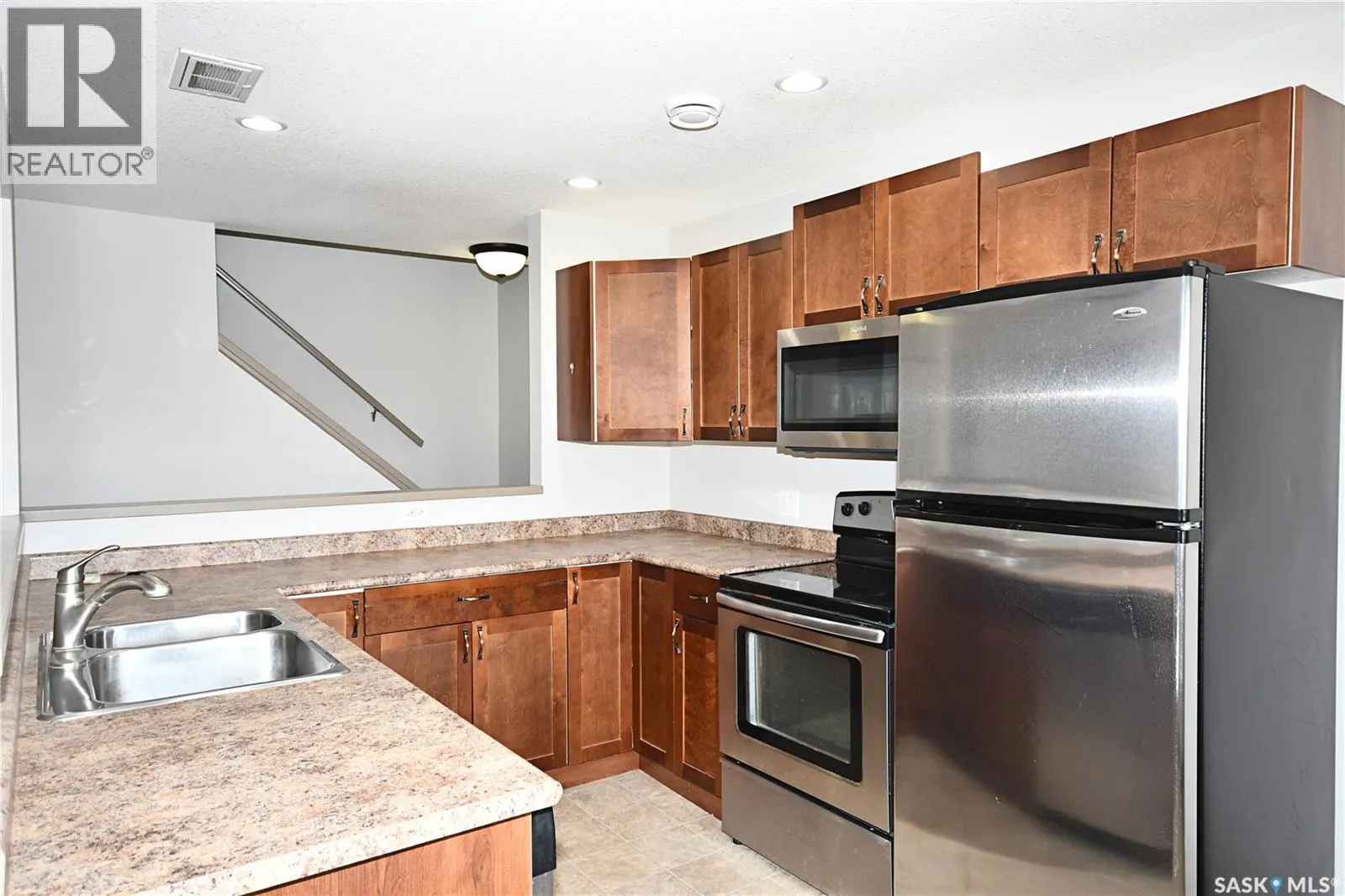 205 515 28th STREET E