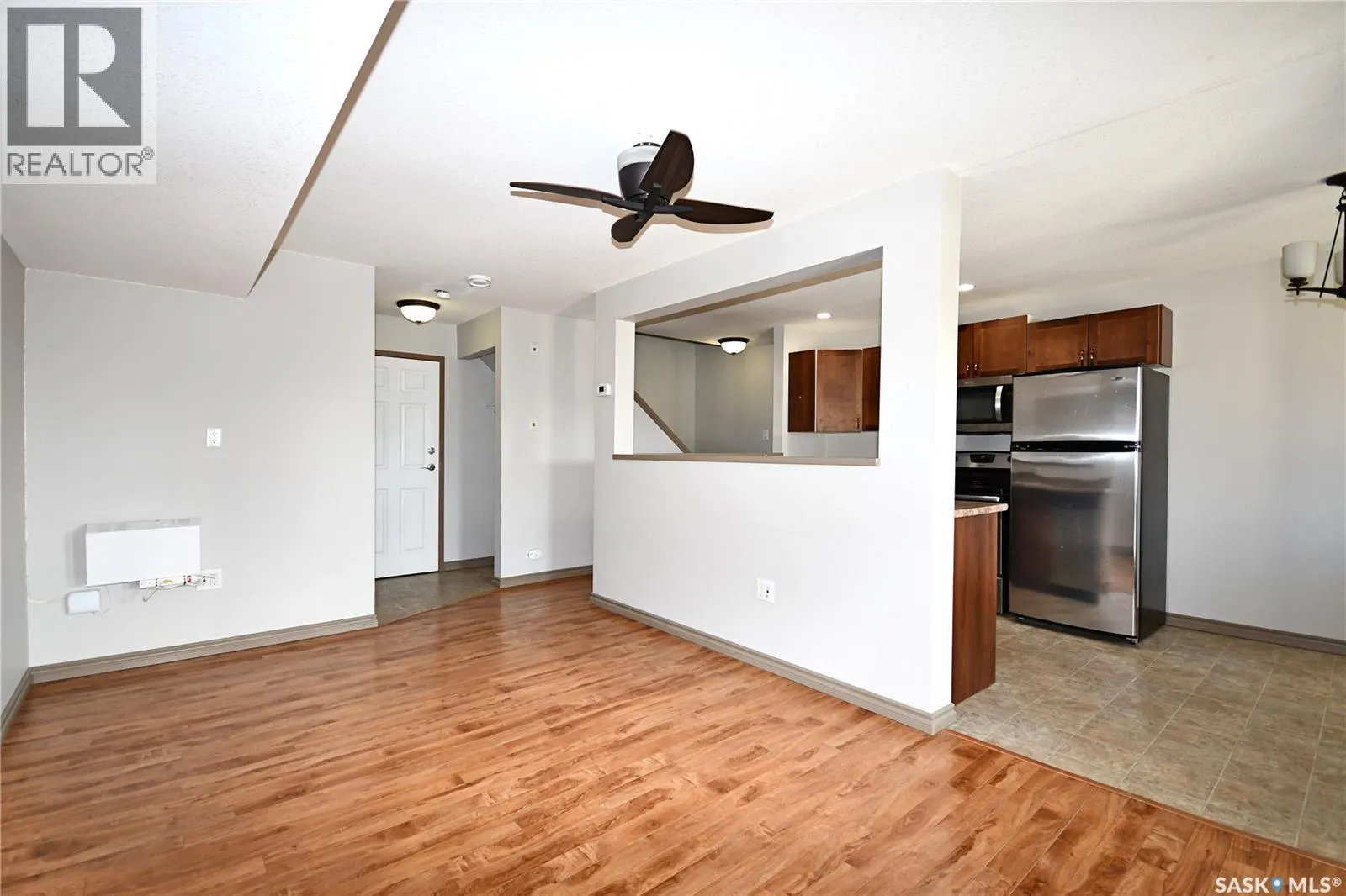 205 515 28th STREET E