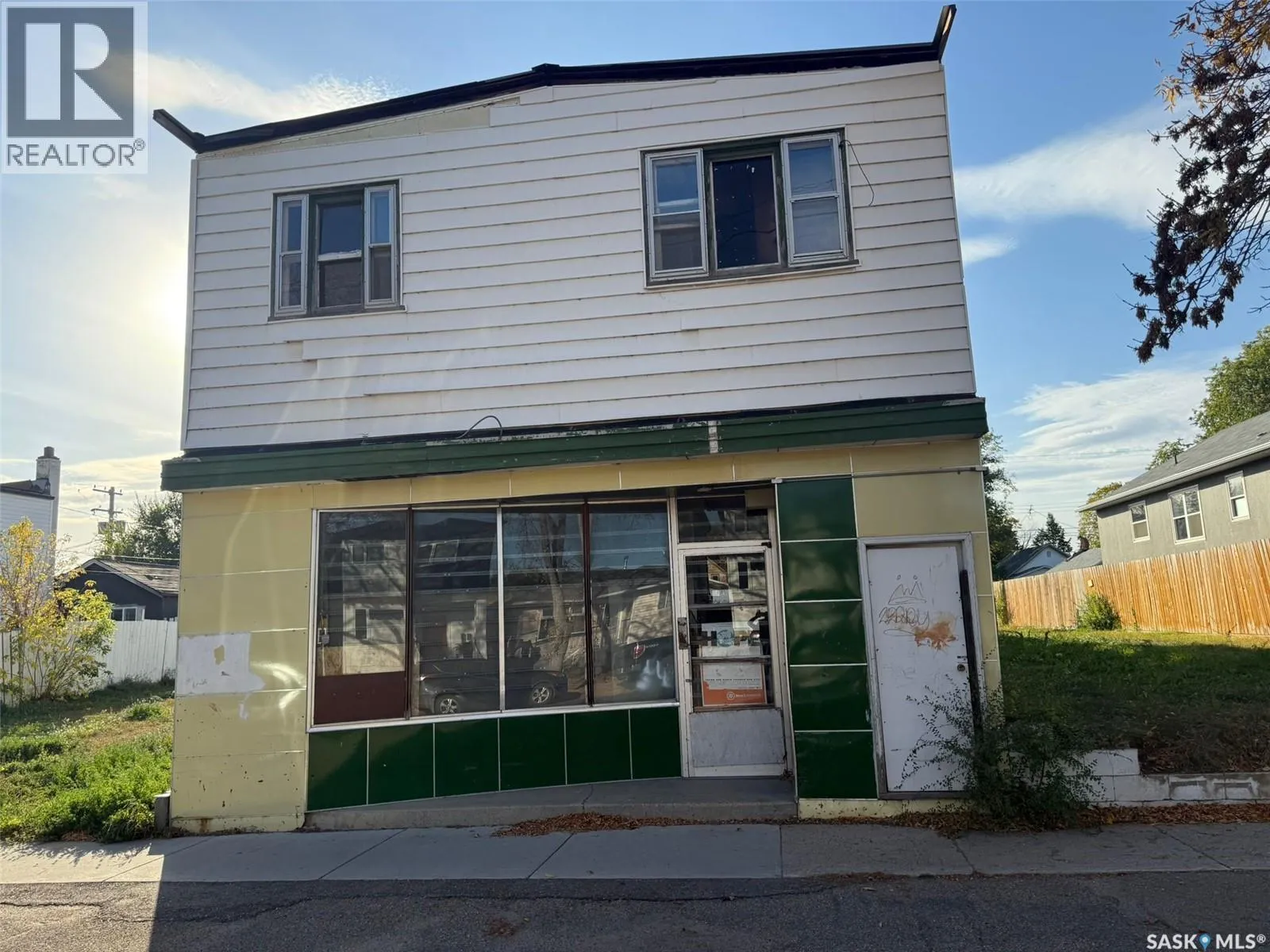617 H AVENUE S