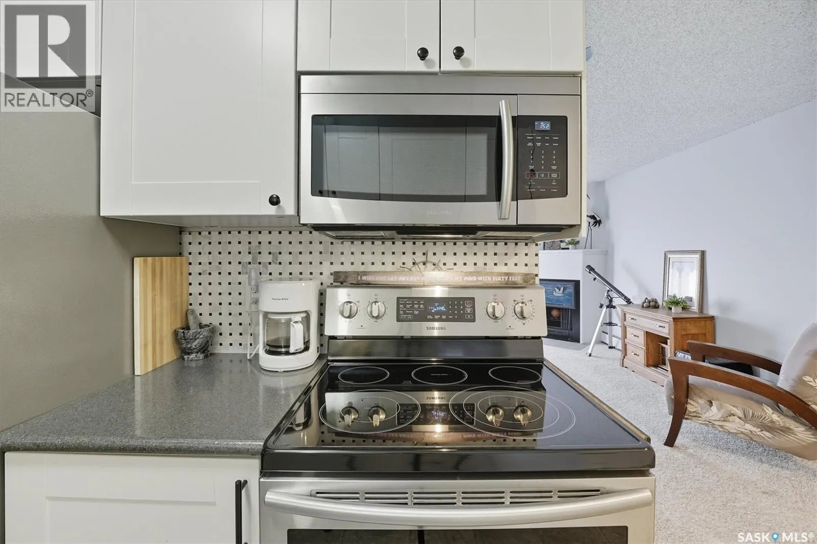 208 3302 33rd STREET W