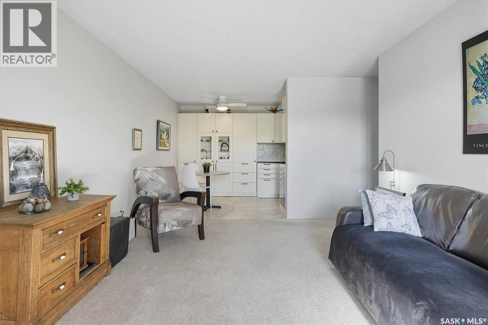 208 3302 33rd STREET W