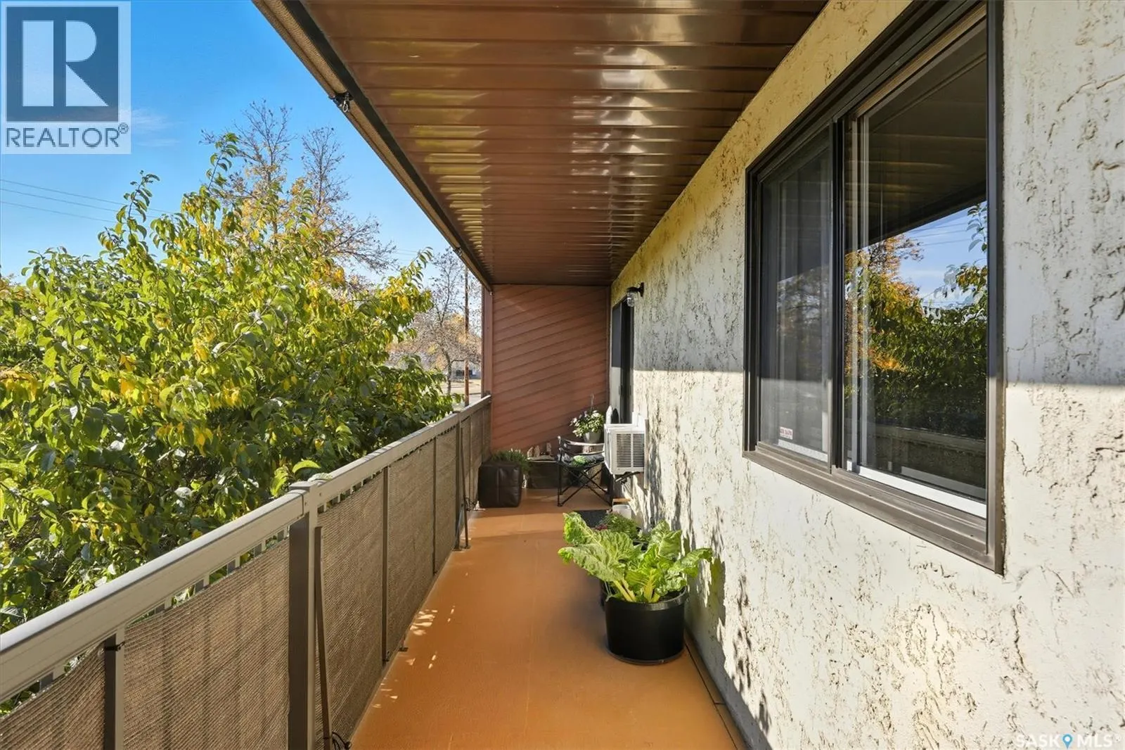 208 3302 33rd STREET W