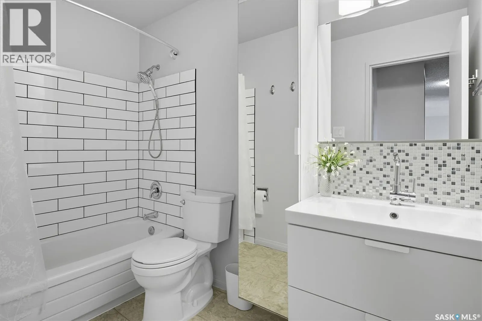 208 3302 33rd STREET W