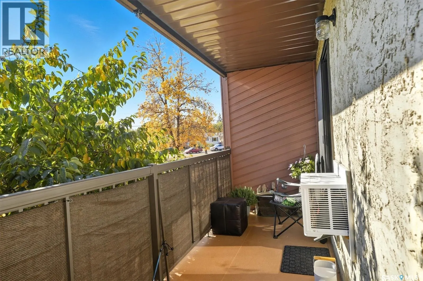 208 3302 33rd STREET W