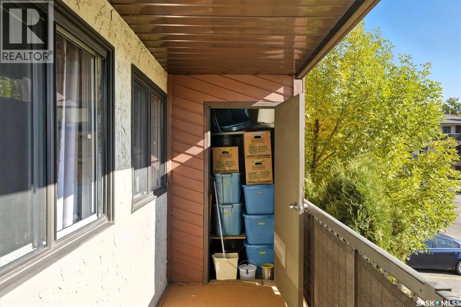 208 3302 33rd STREET W