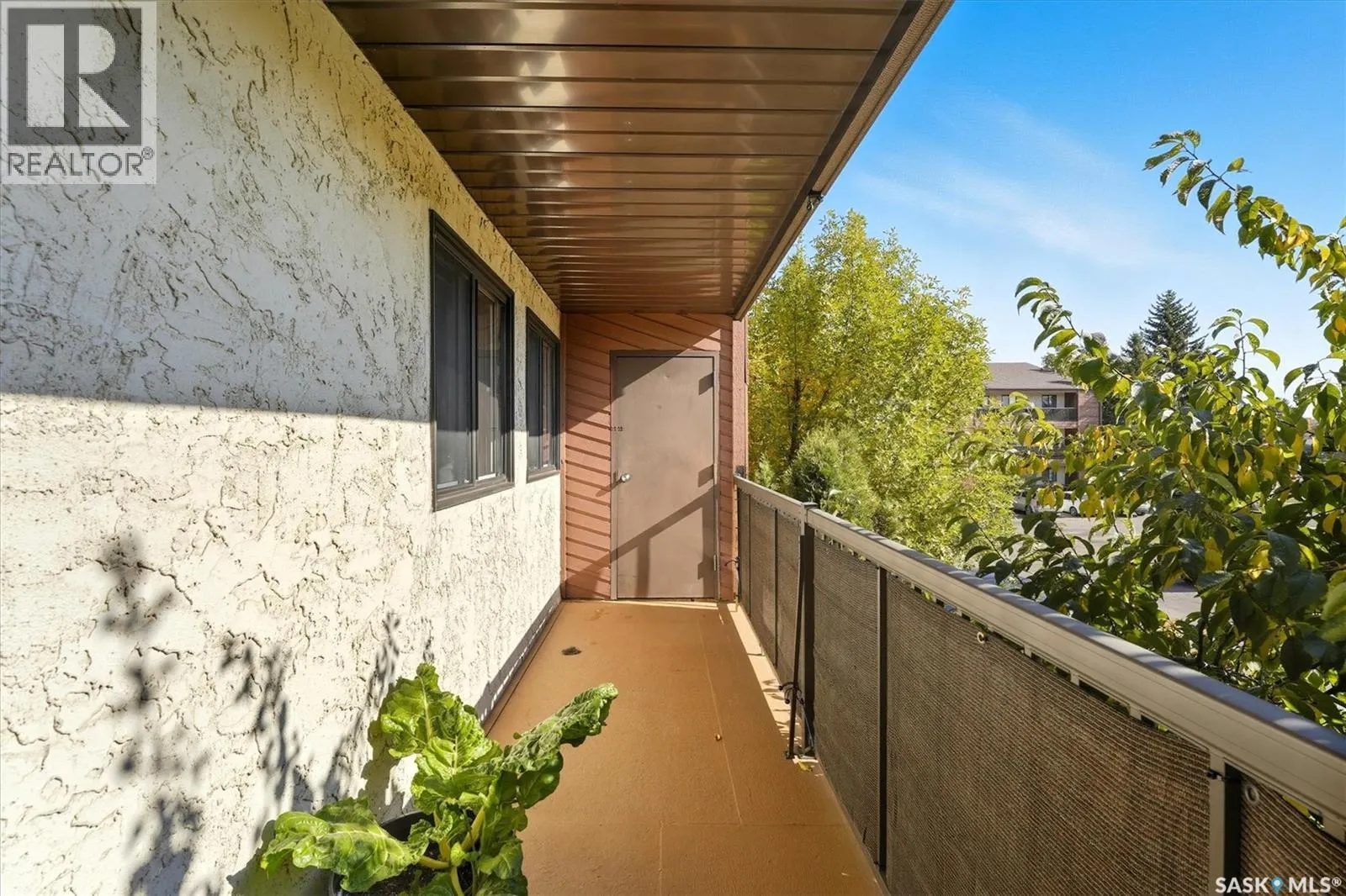 208 3302 33rd STREET W