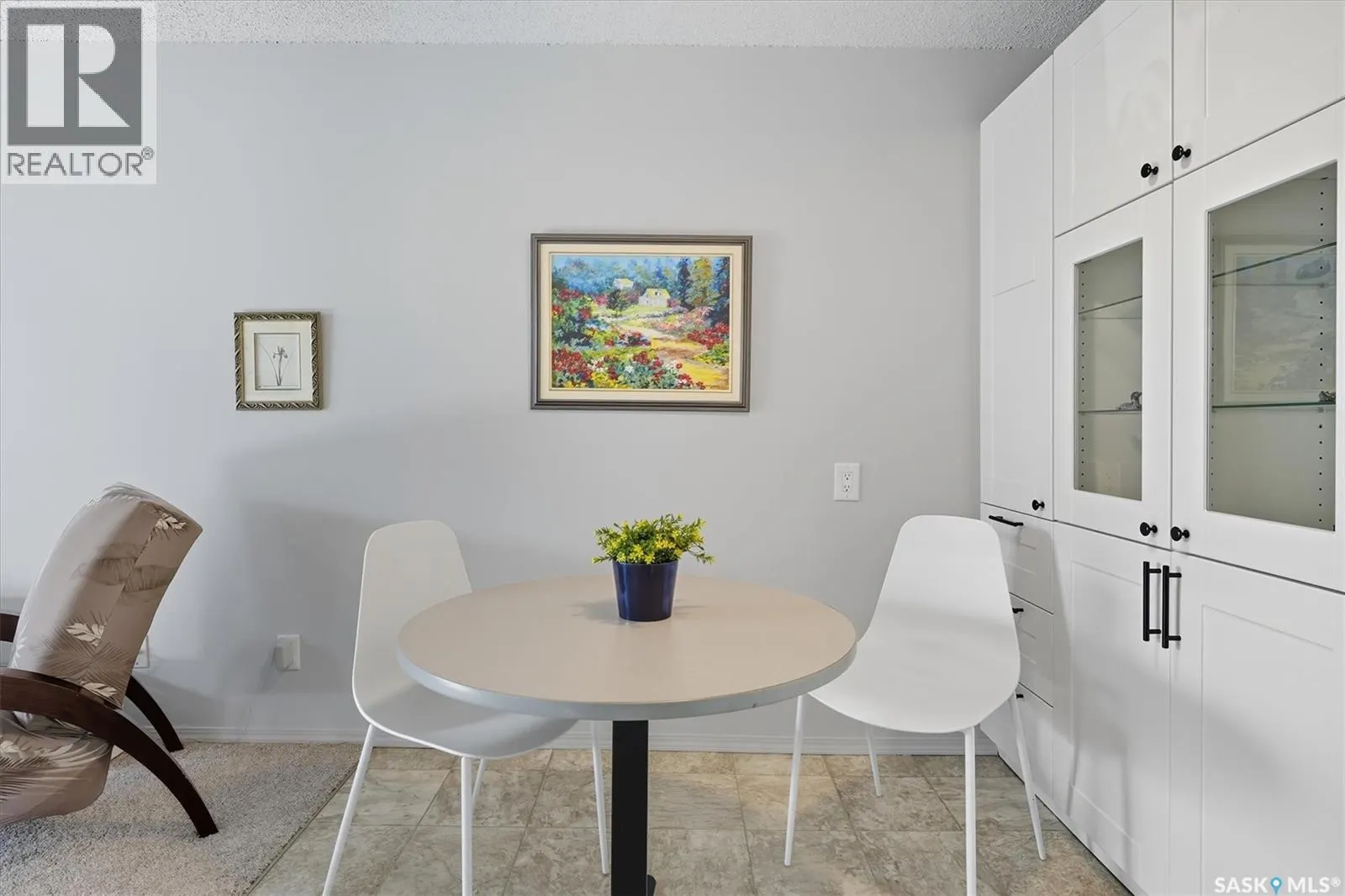 208 3302 33rd STREET W