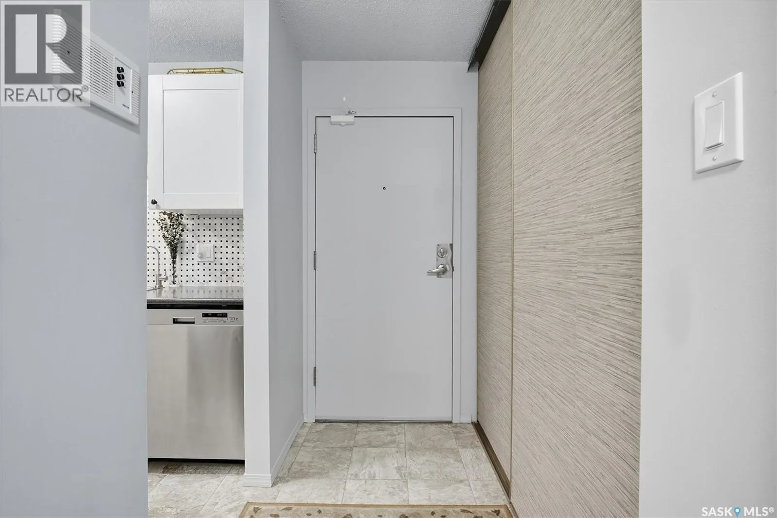 208 3302 33rd STREET W