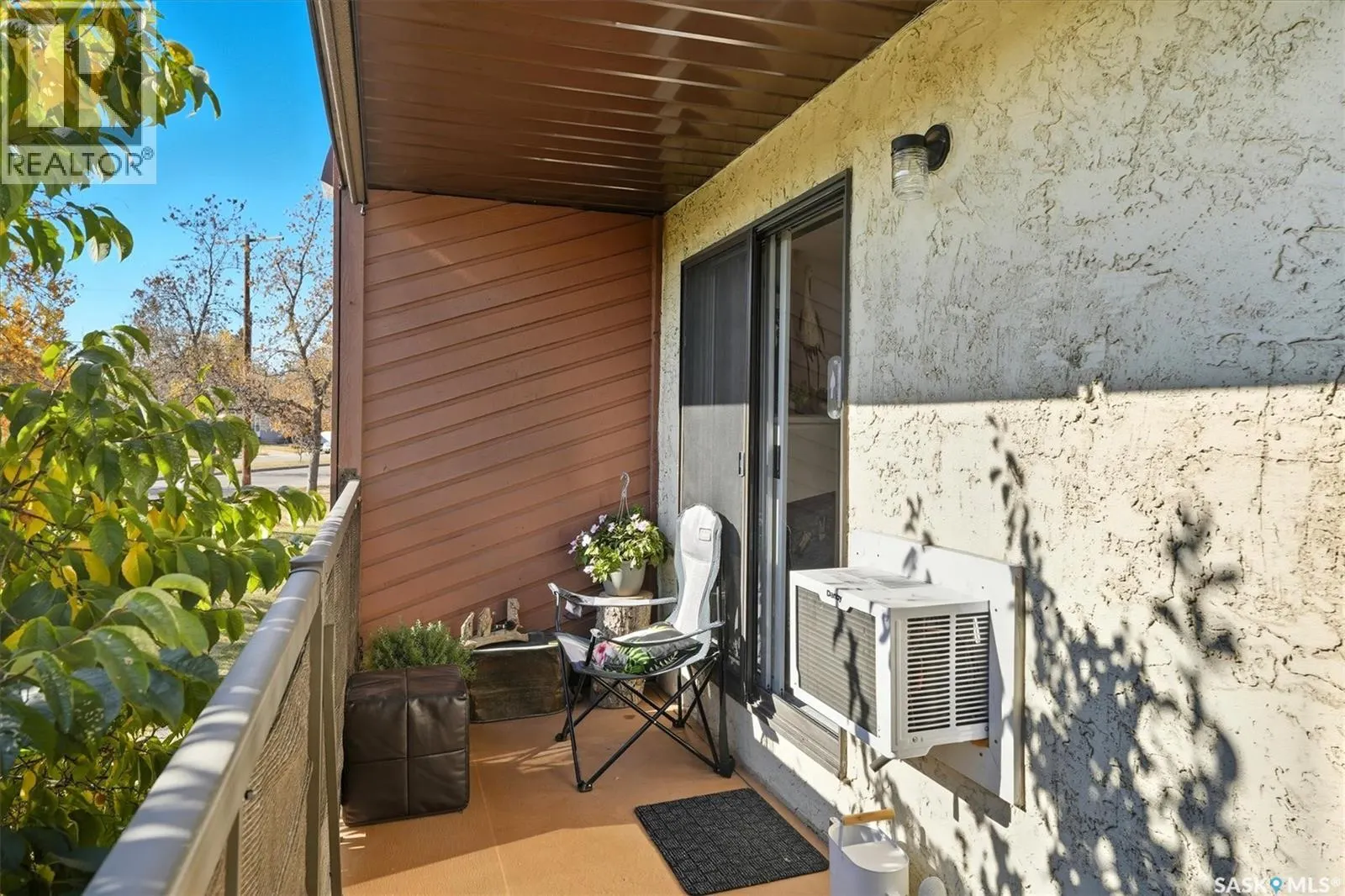 208 3302 33rd STREET W