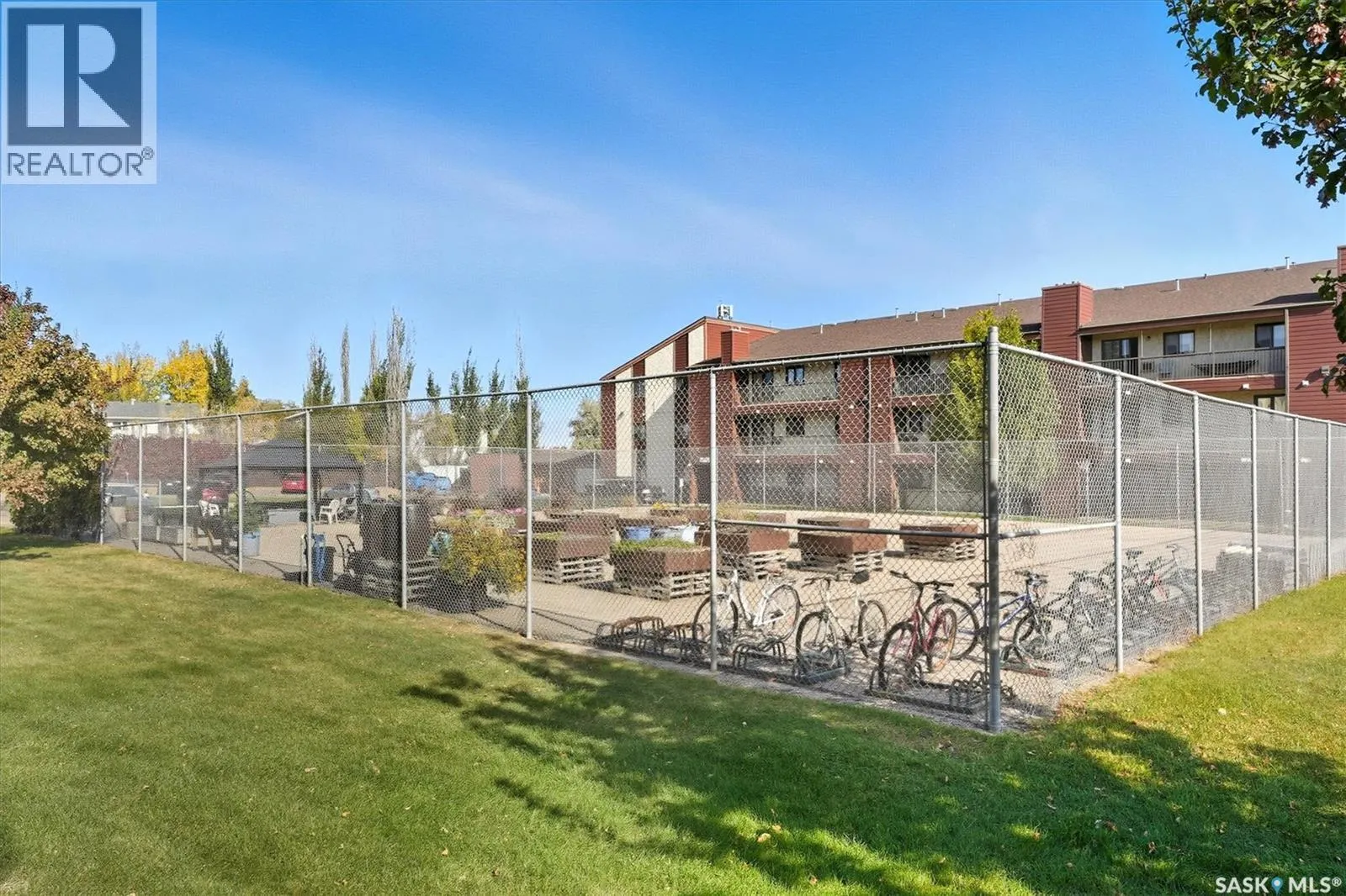 208 3302 33rd STREET W