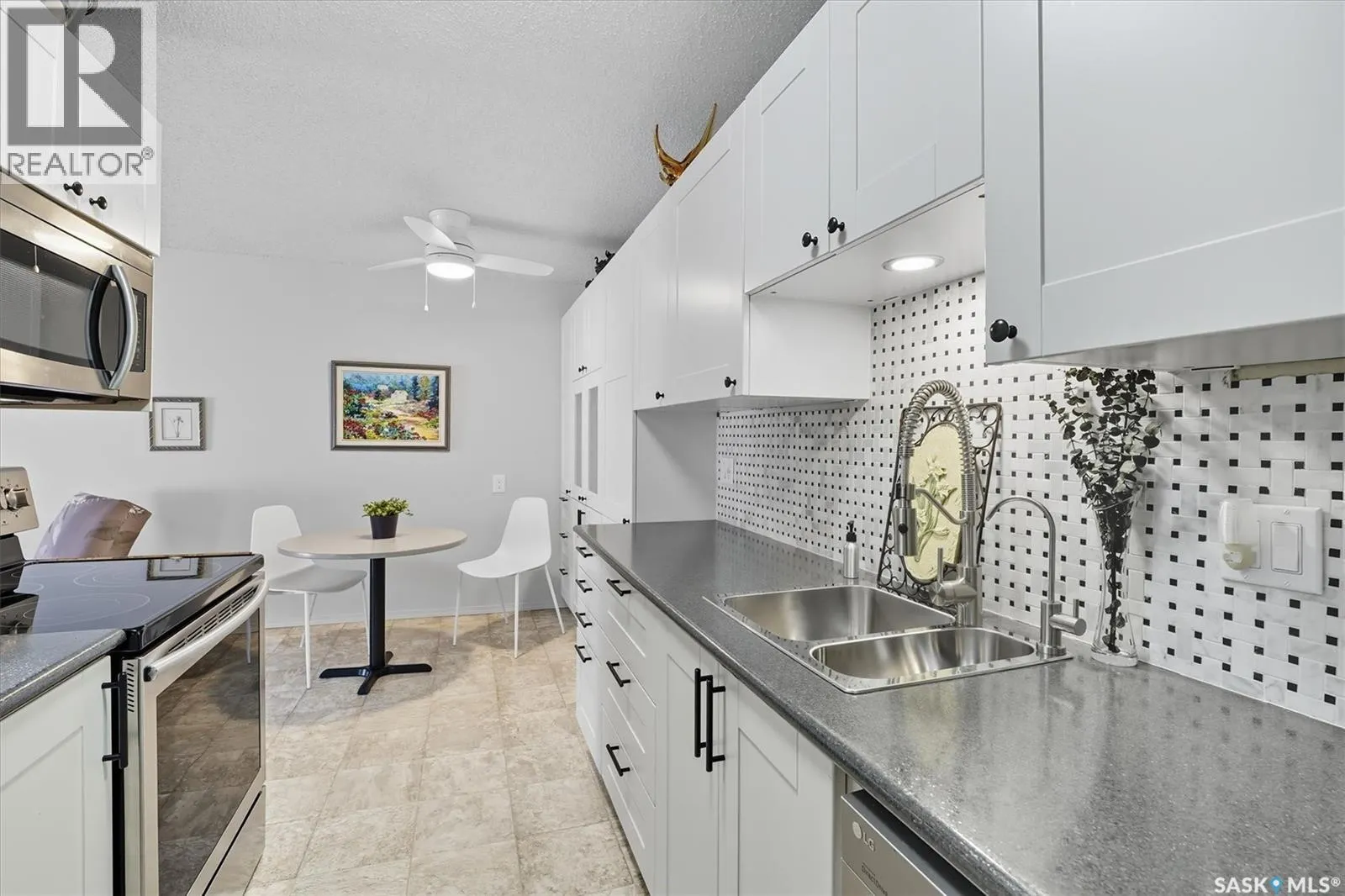 208 3302 33rd STREET W