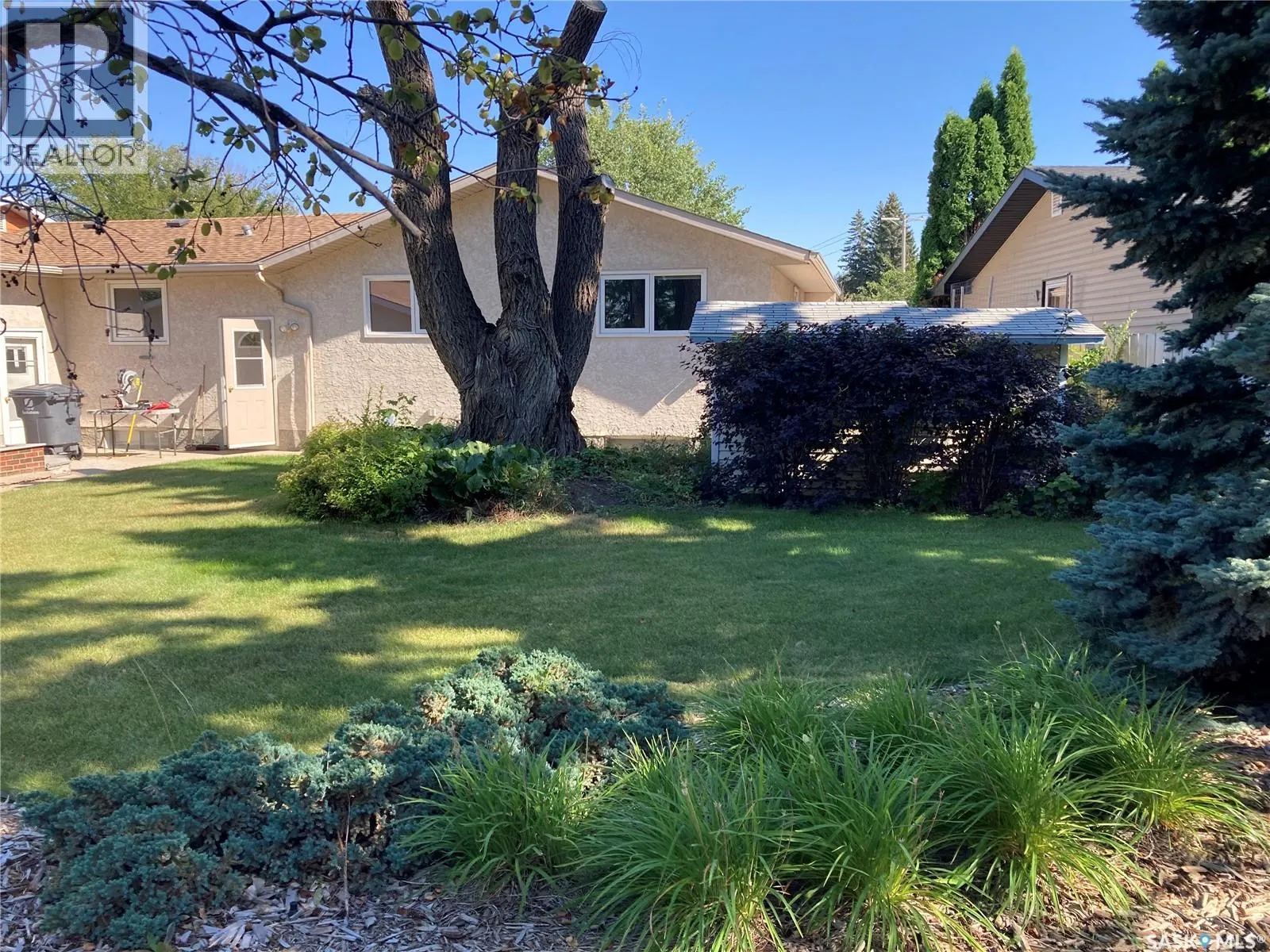 6 Noble CRESCENT