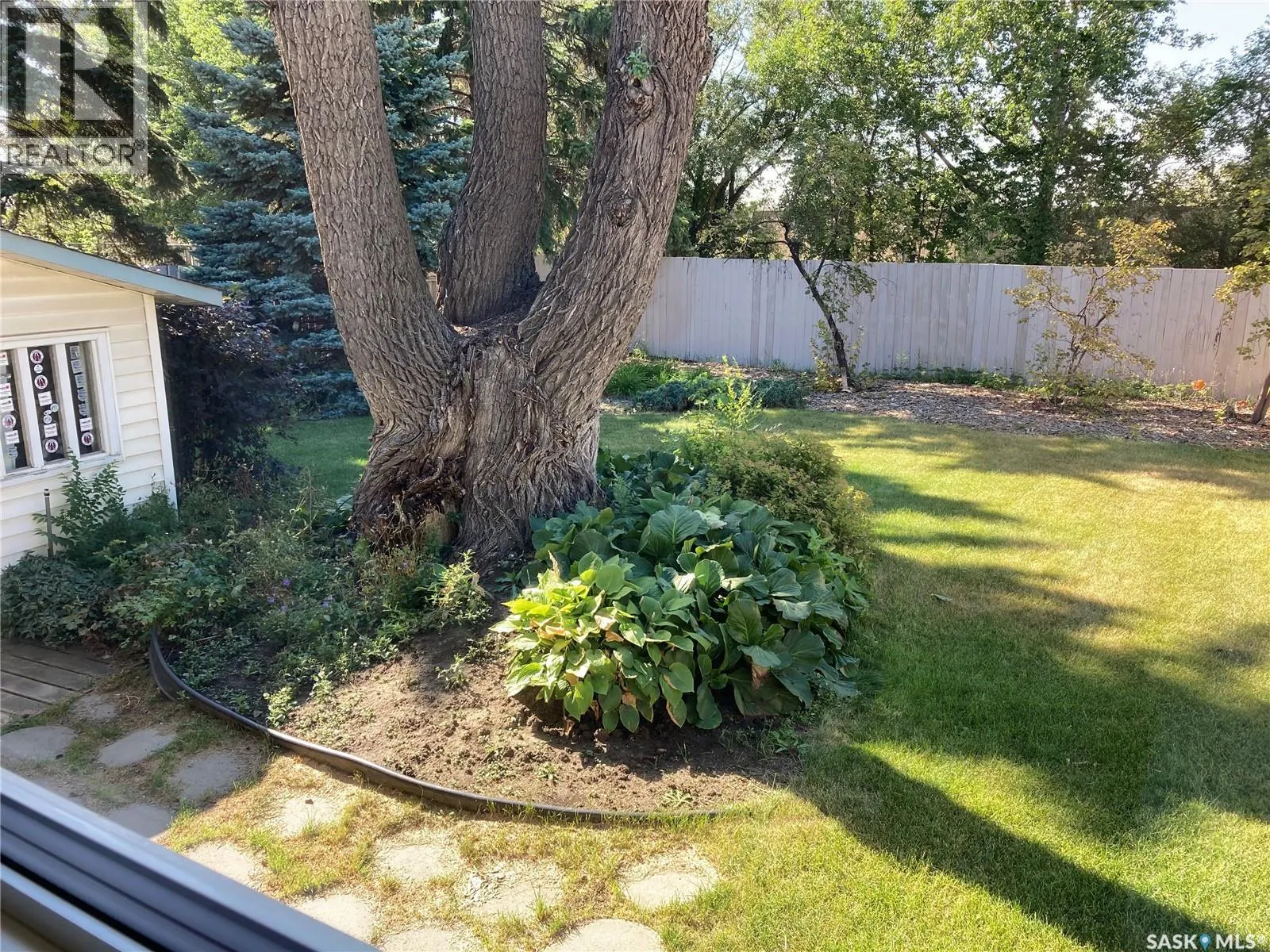 6 Noble CRESCENT