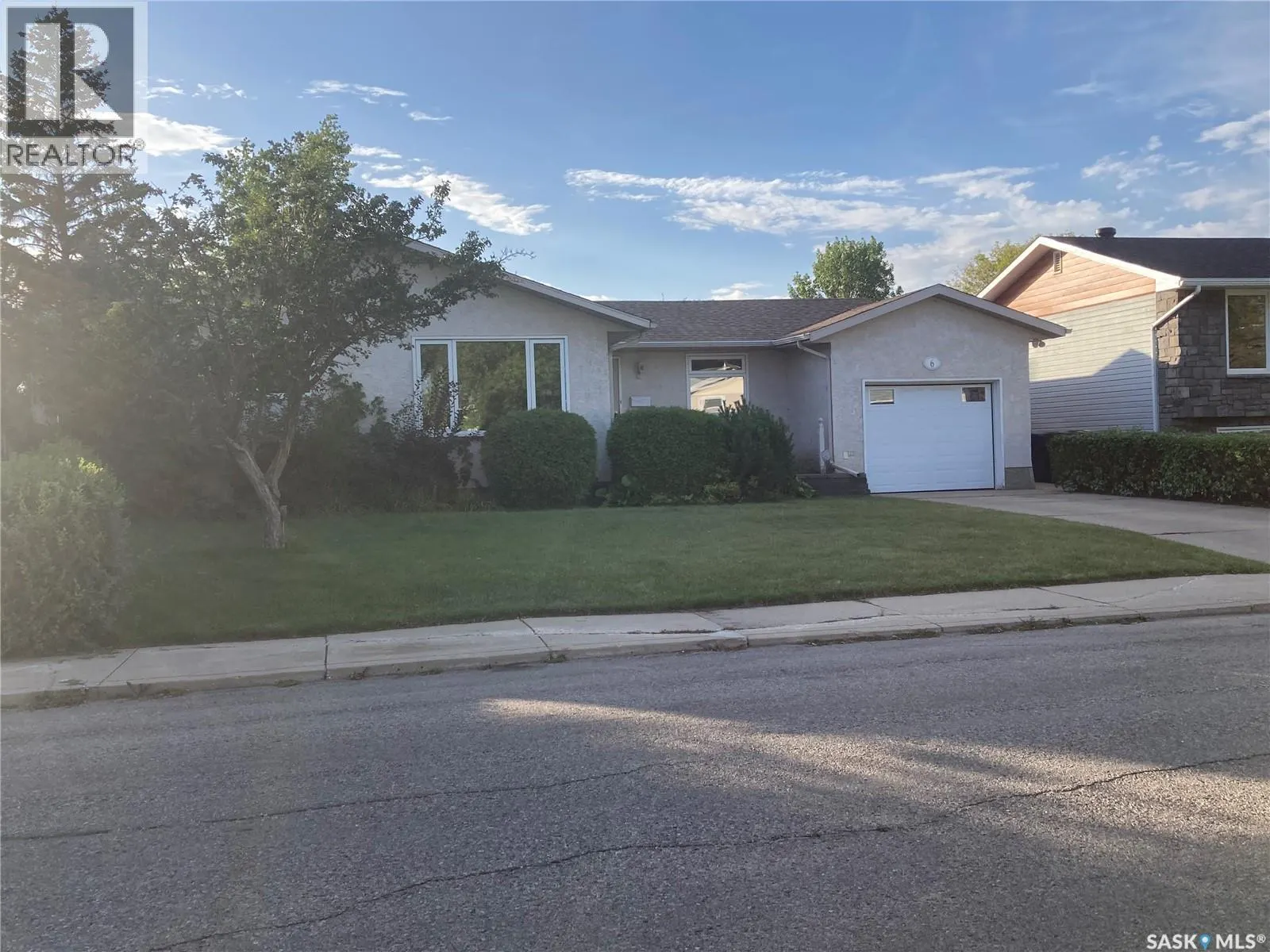 6 Noble CRESCENT