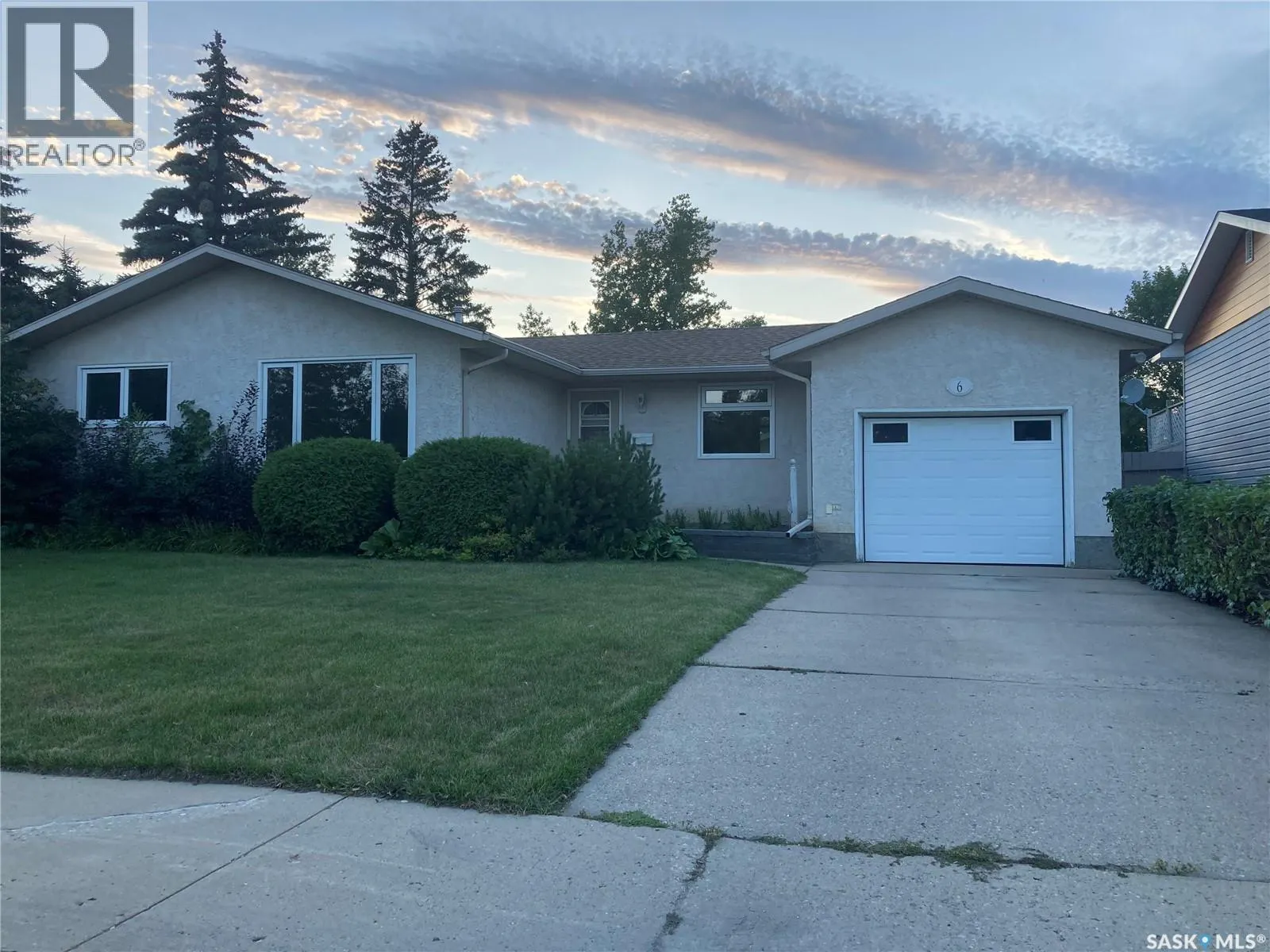 6 Noble CRESCENT