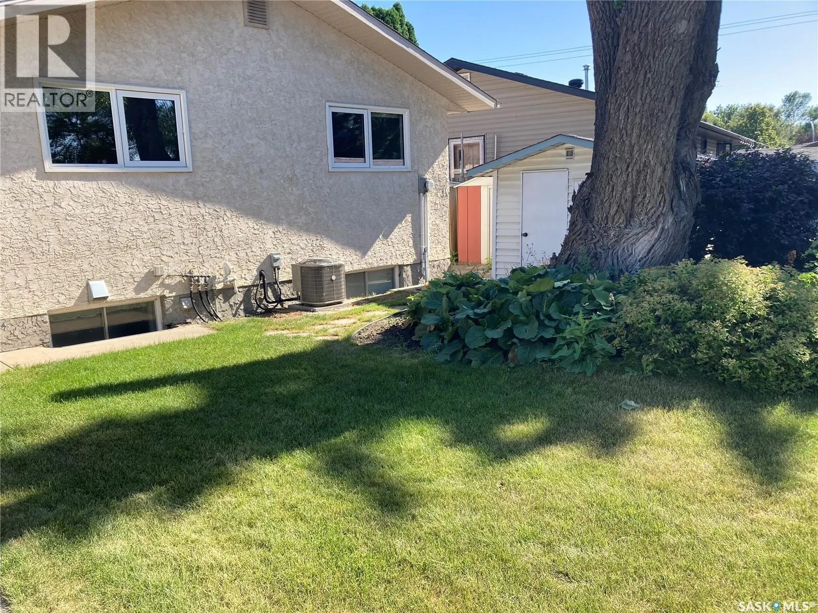 6 Noble CRESCENT