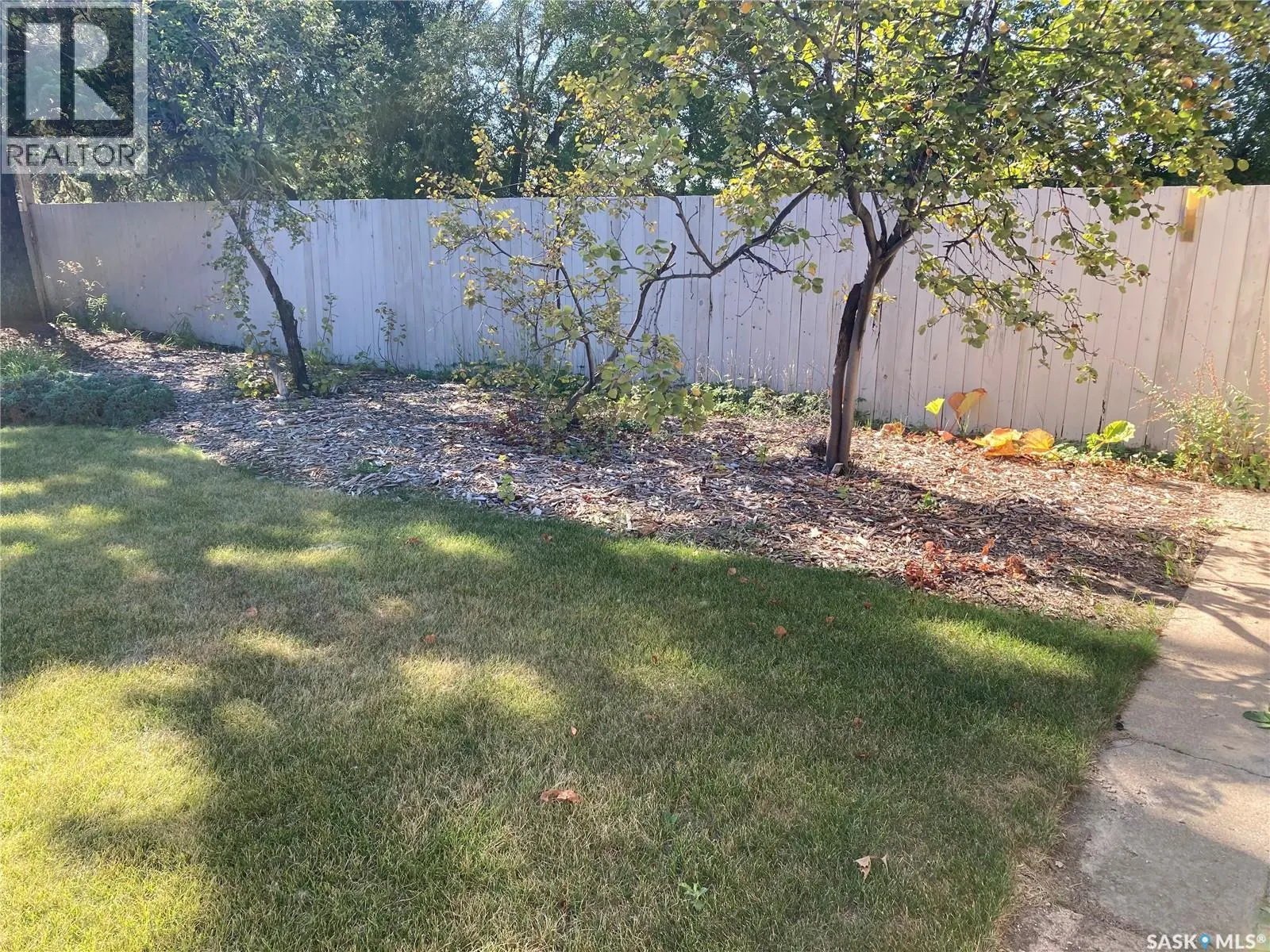 6 Noble CRESCENT