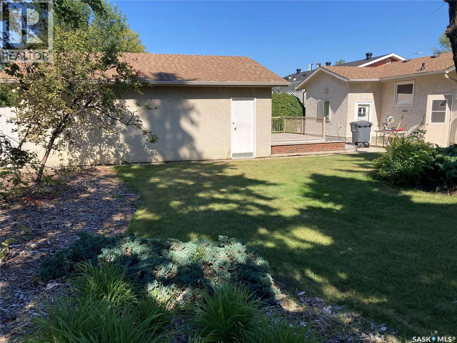 6 Noble CRESCENT