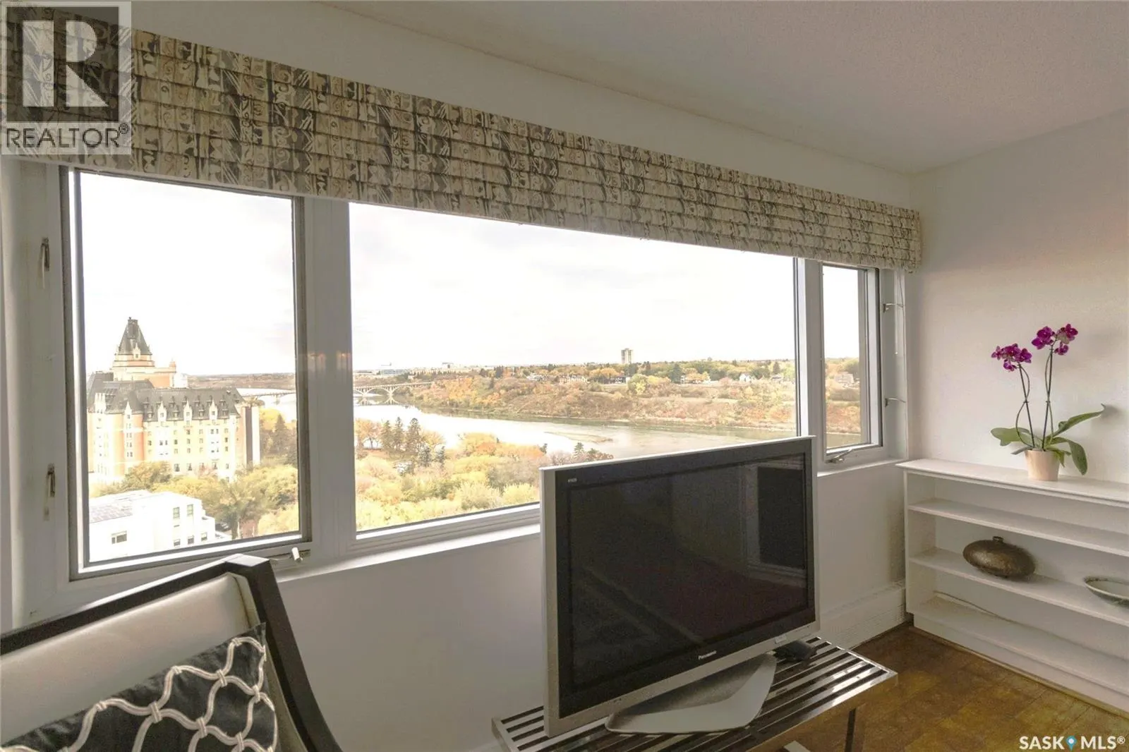 1780 424 Spadina CRESCENT E