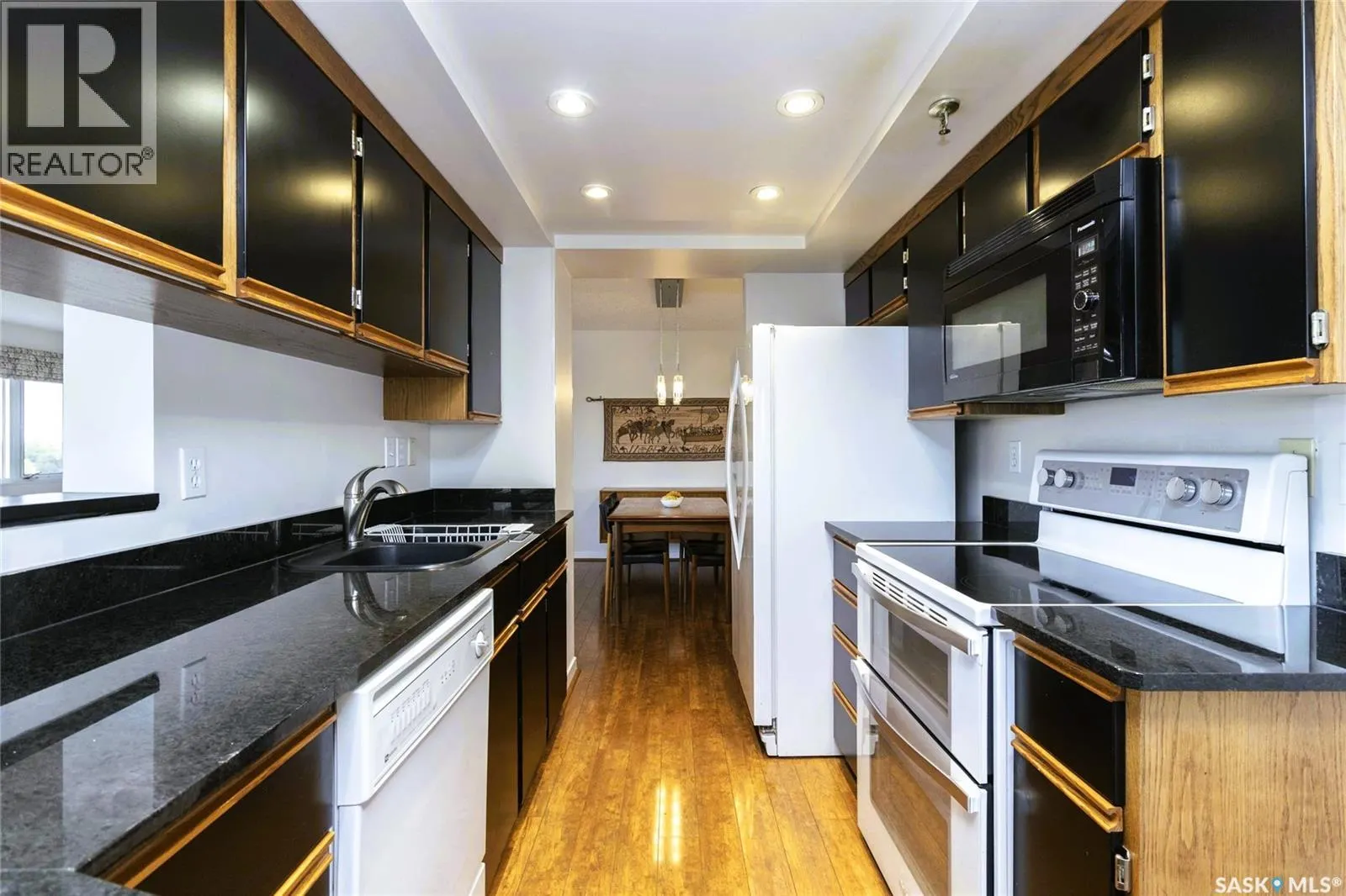 1780 424 Spadina CRESCENT E