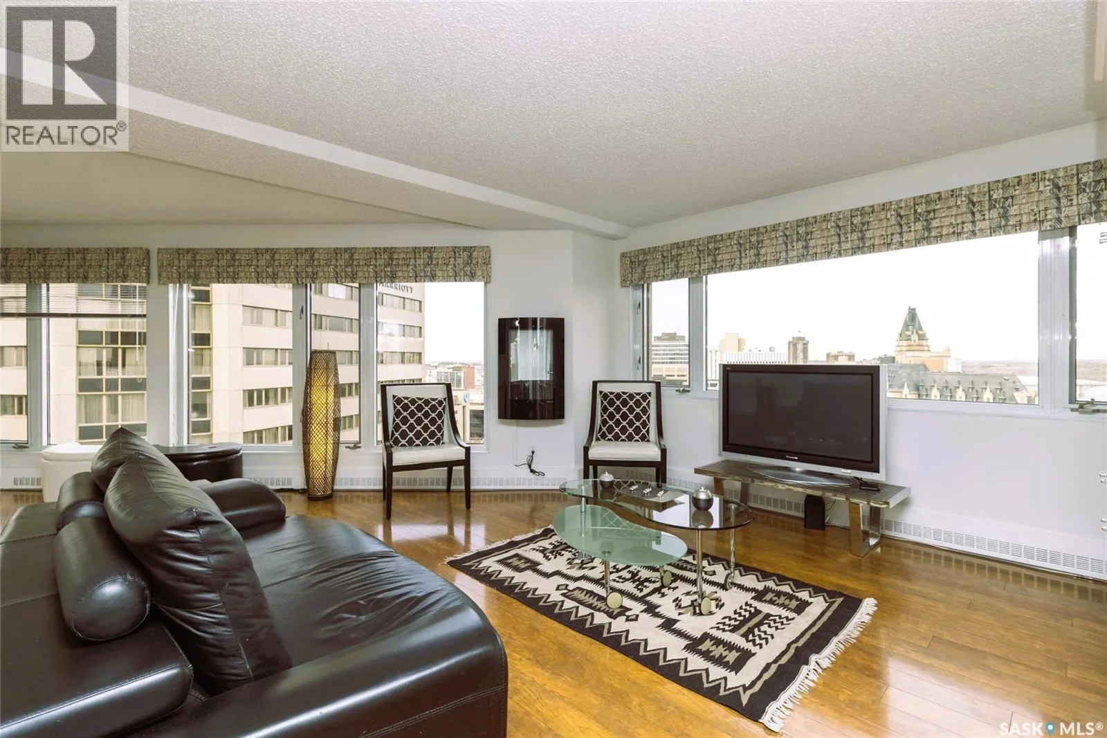 1780 424 Spadina CRESCENT E