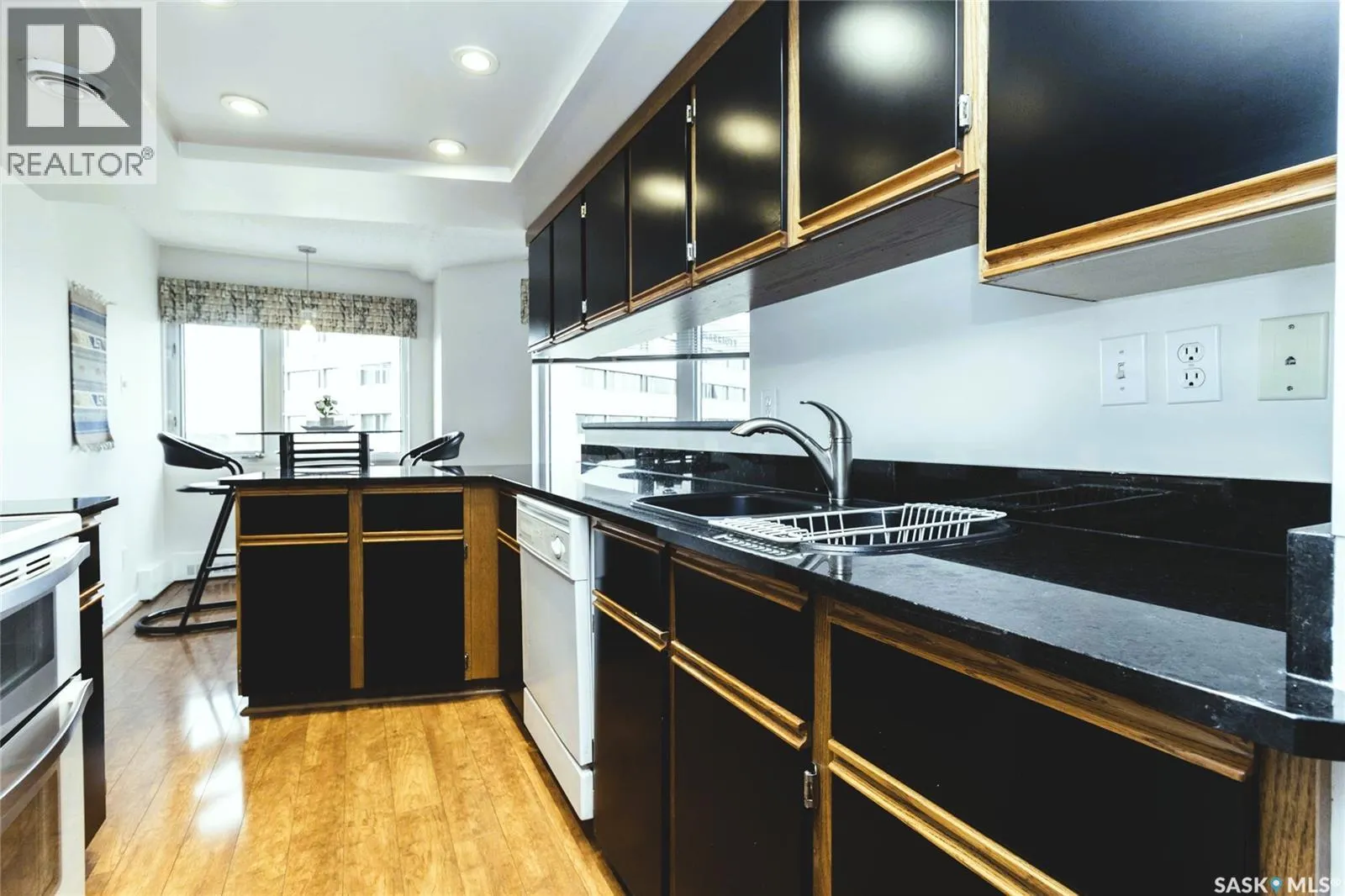 1780 424 Spadina CRESCENT E