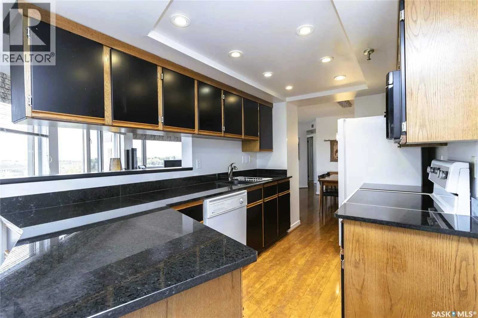 1780 424 Spadina CRESCENT E