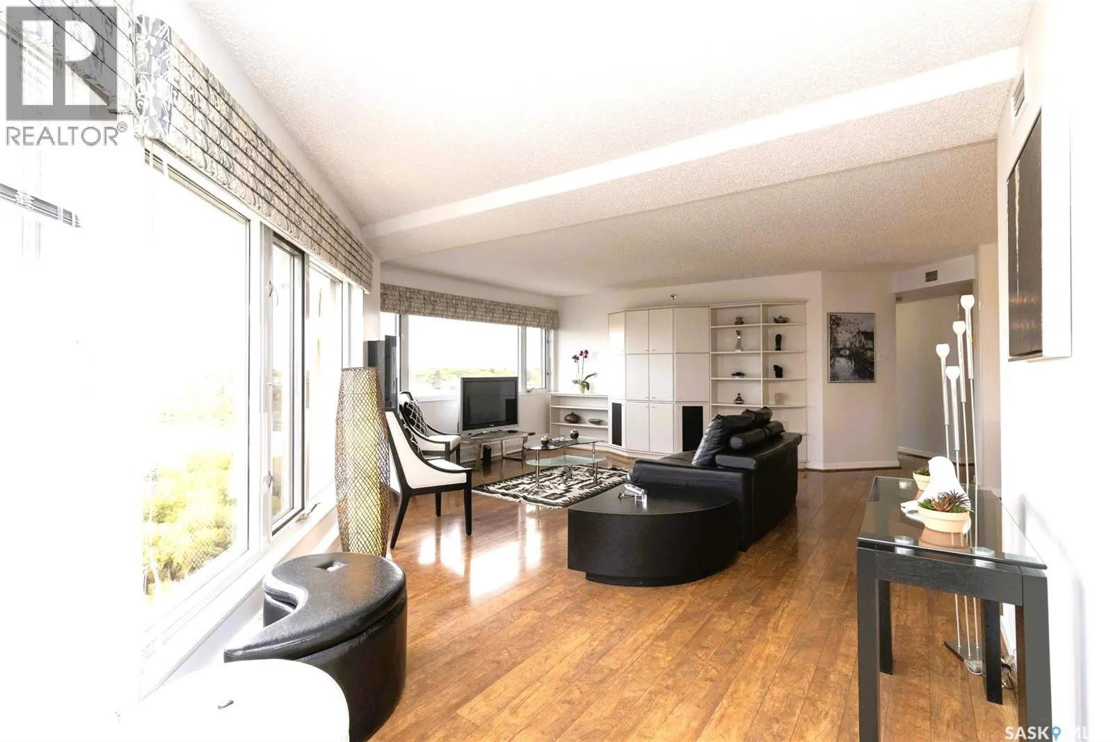 1780 424 Spadina CRESCENT E