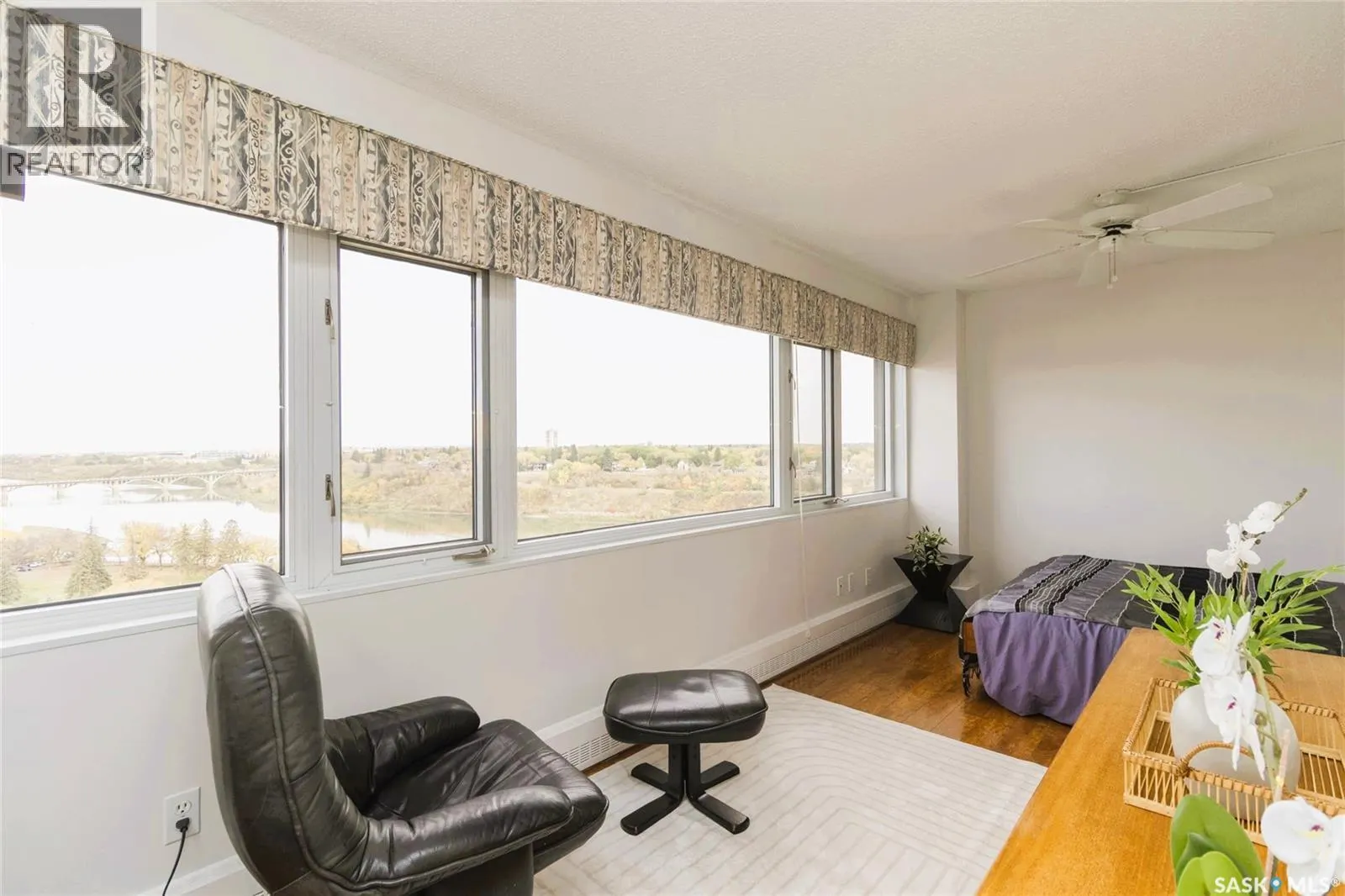 1780 424 Spadina CRESCENT E