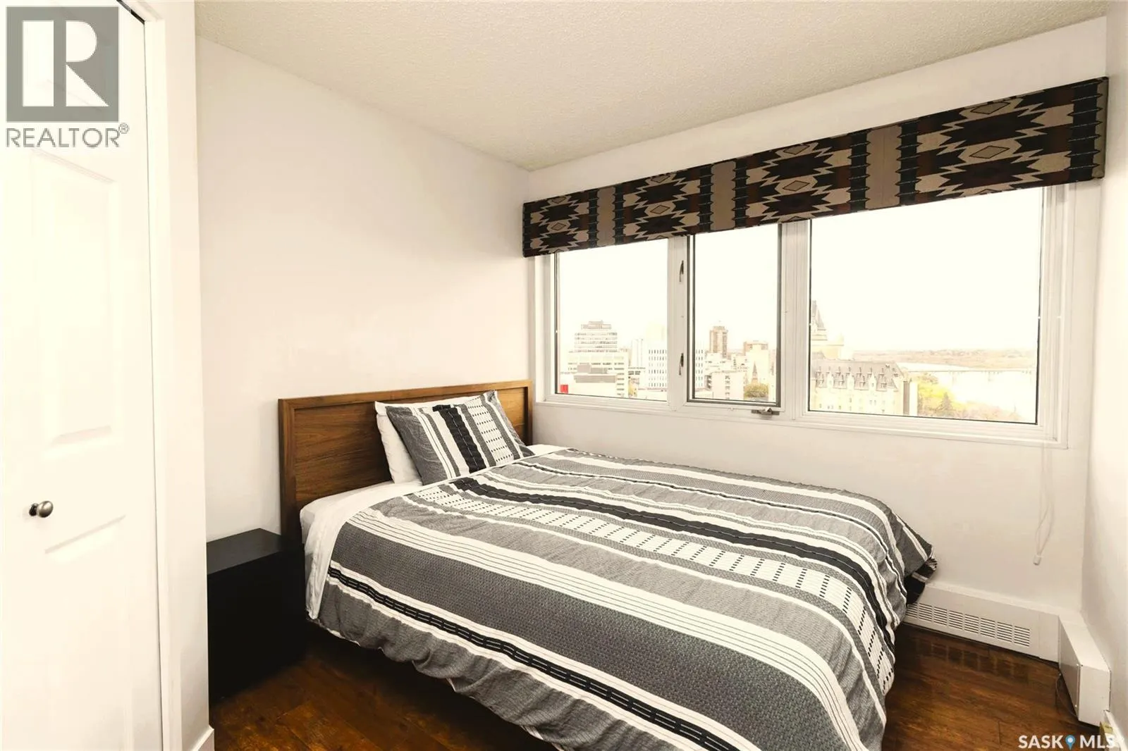 1780 424 Spadina CRESCENT E