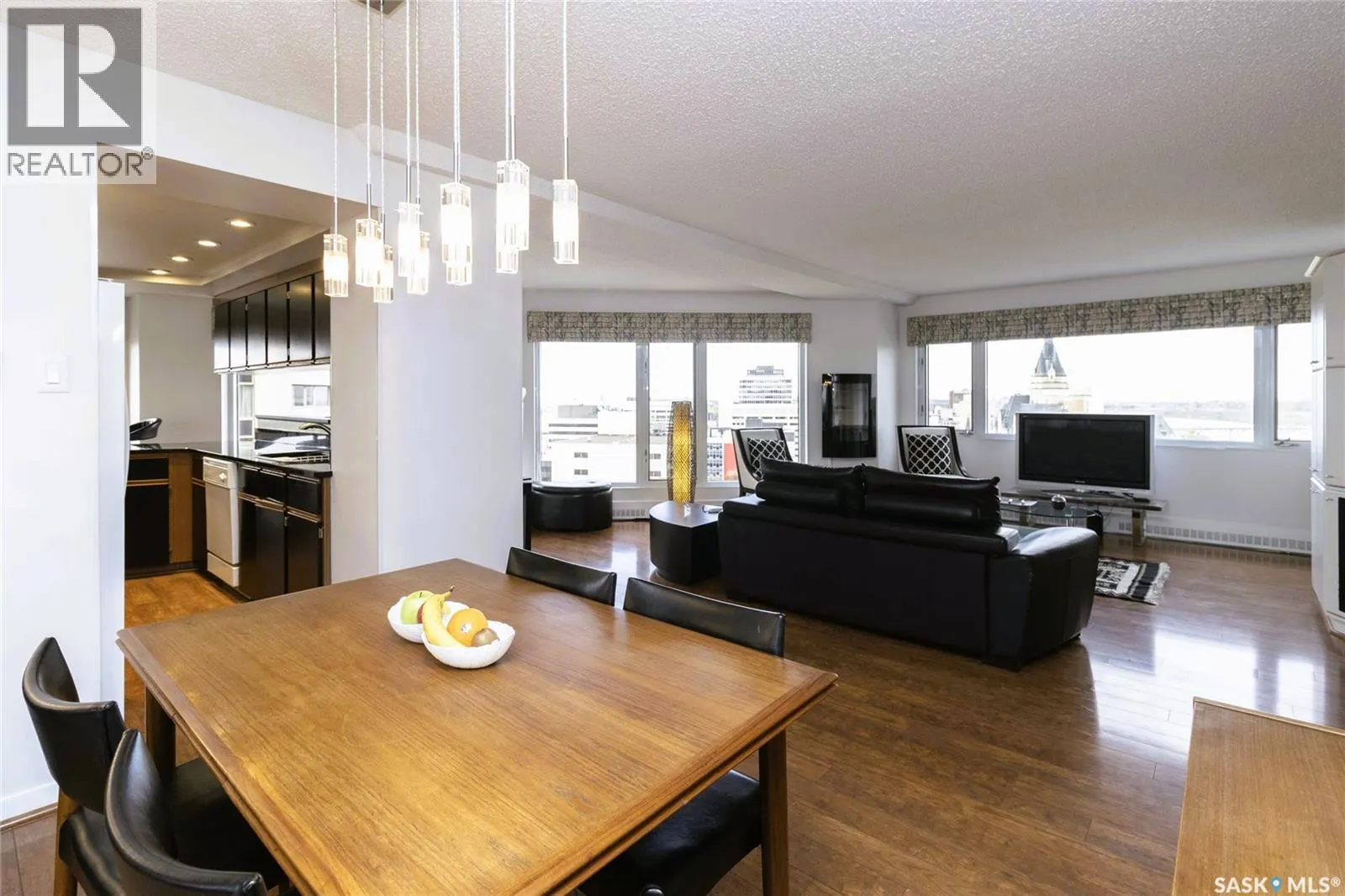 1780 424 Spadina CRESCENT E