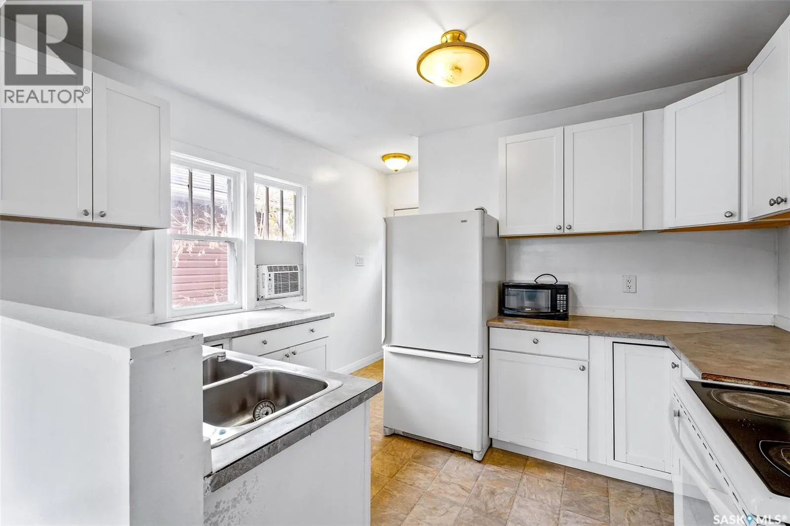 580 11th STREET E