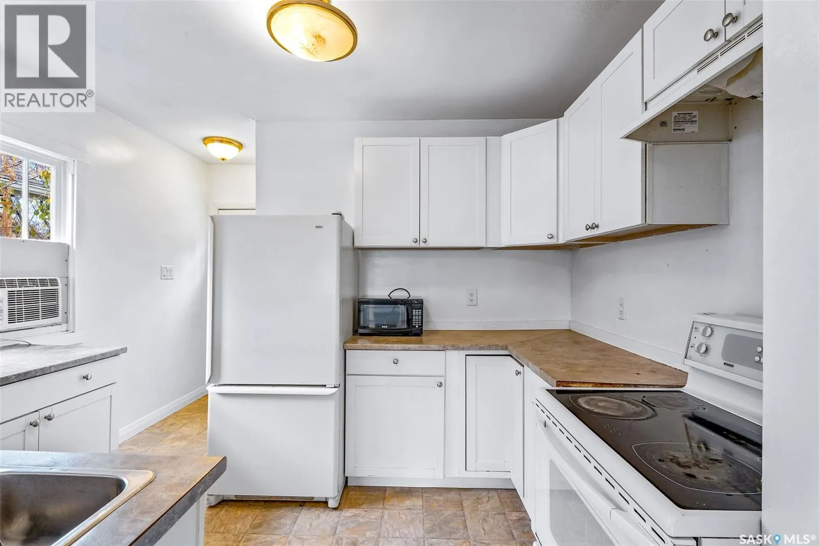 580 11th STREET E