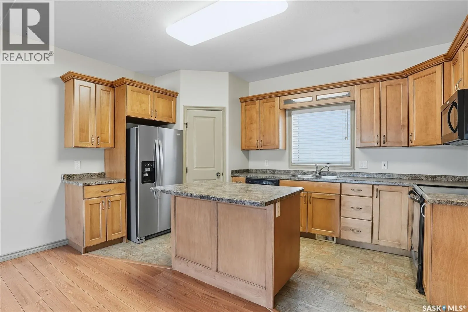 651 Willowgrove CRESCENT
