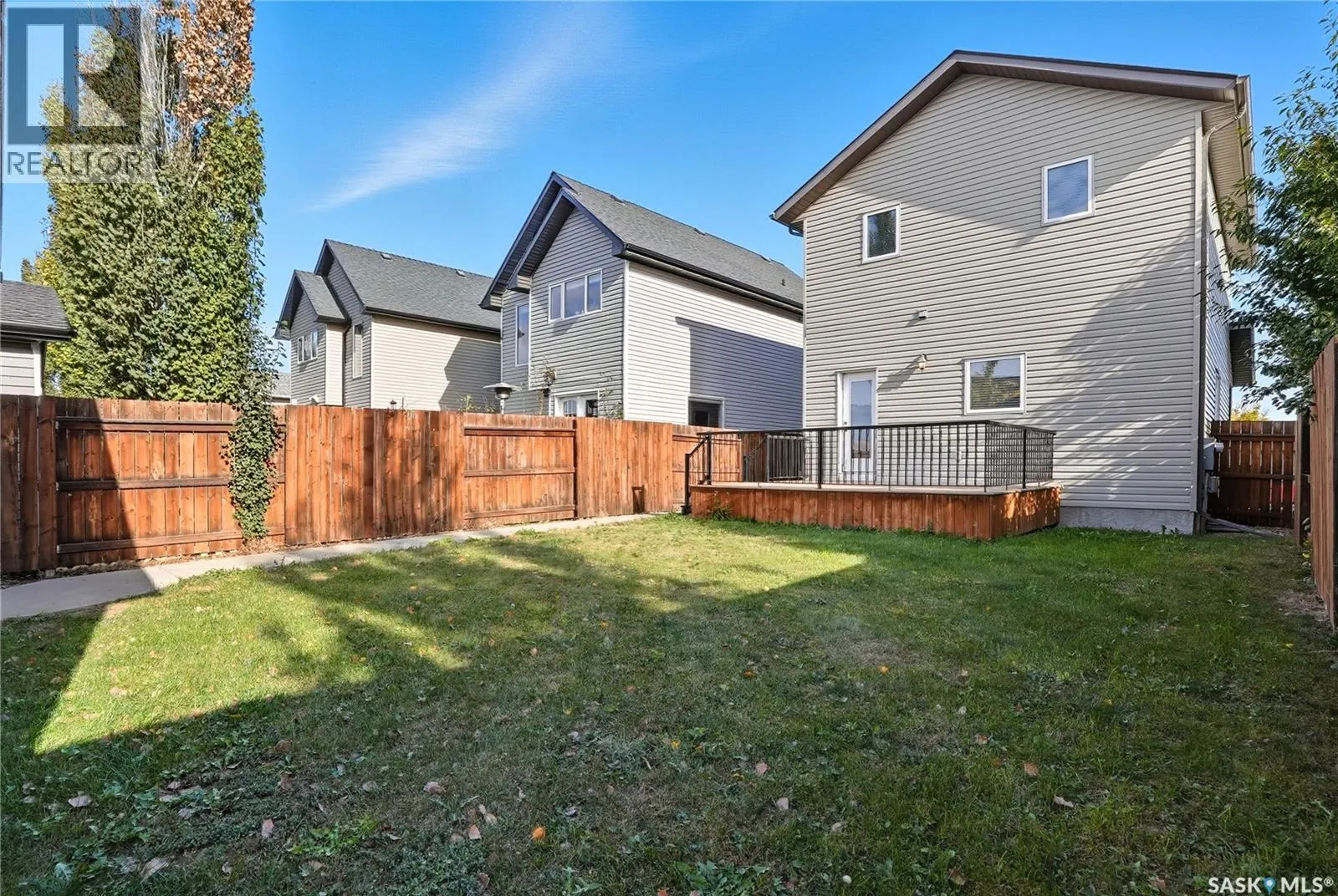 651 Willowgrove CRESCENT